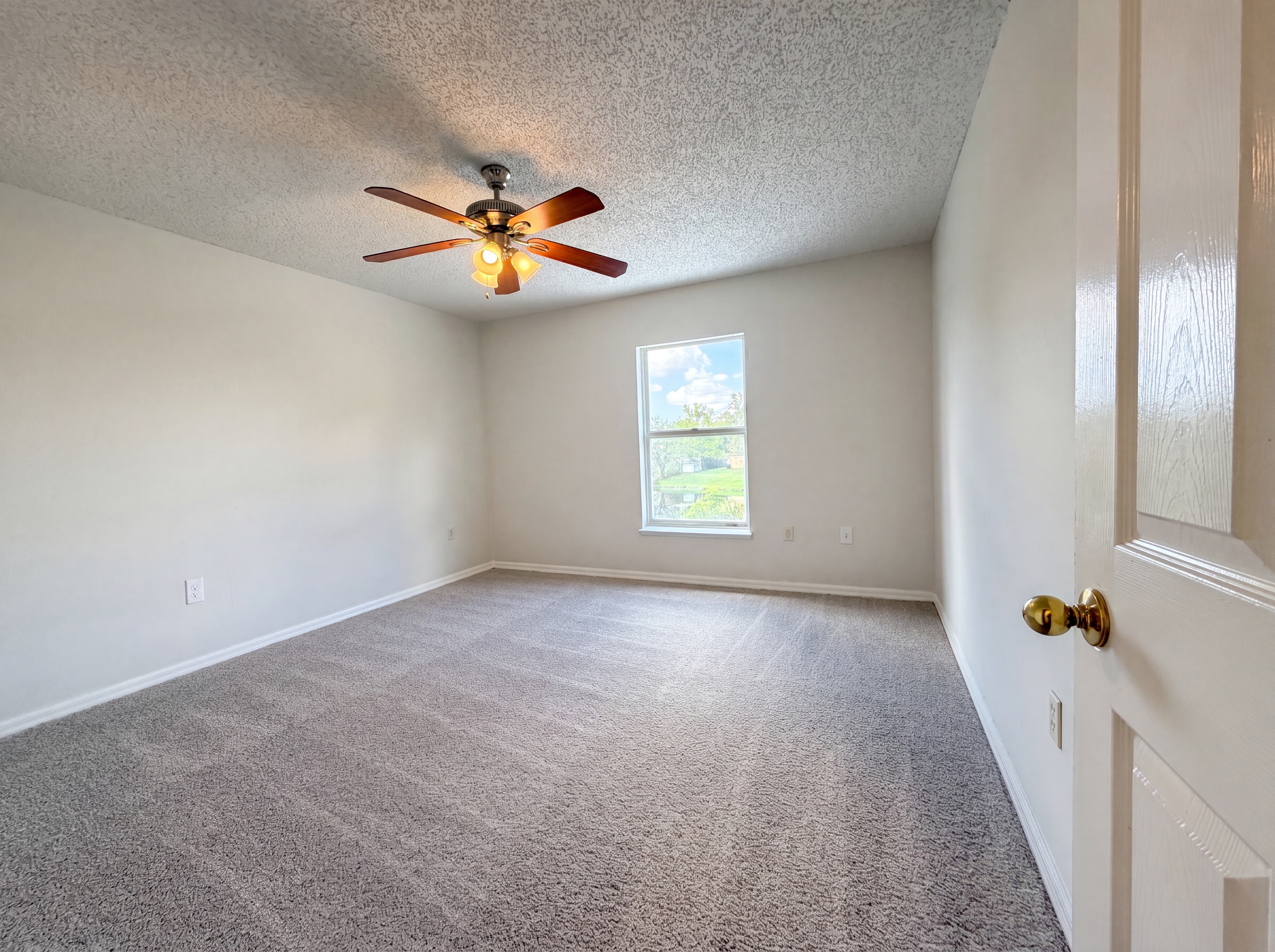 Photo 14 of 26 of 2158 Willesdon Dr W, Jacksonville, FL