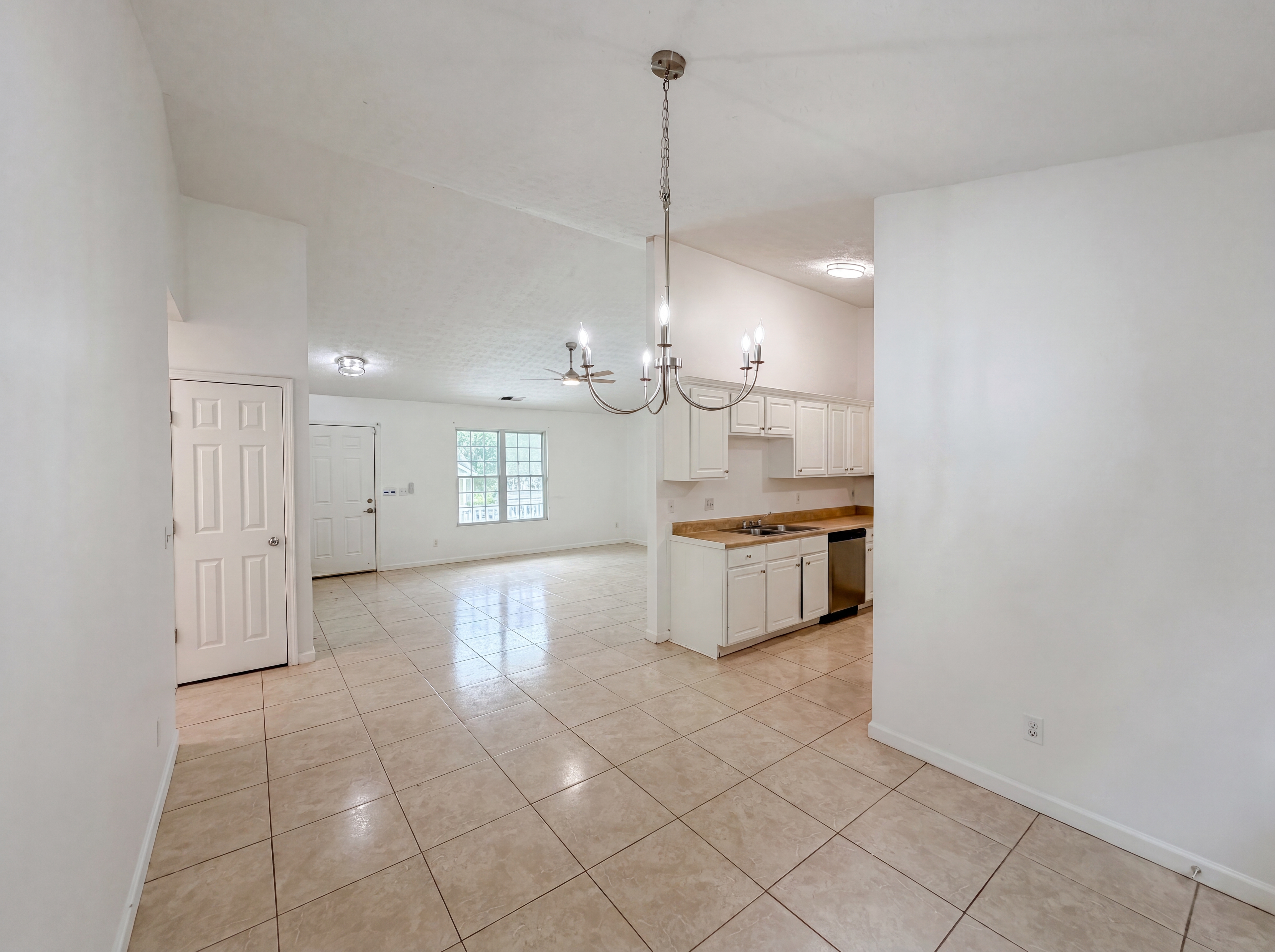 Photo 7 of 23 of 3353 Homeward Trl, Ellenwood, GA