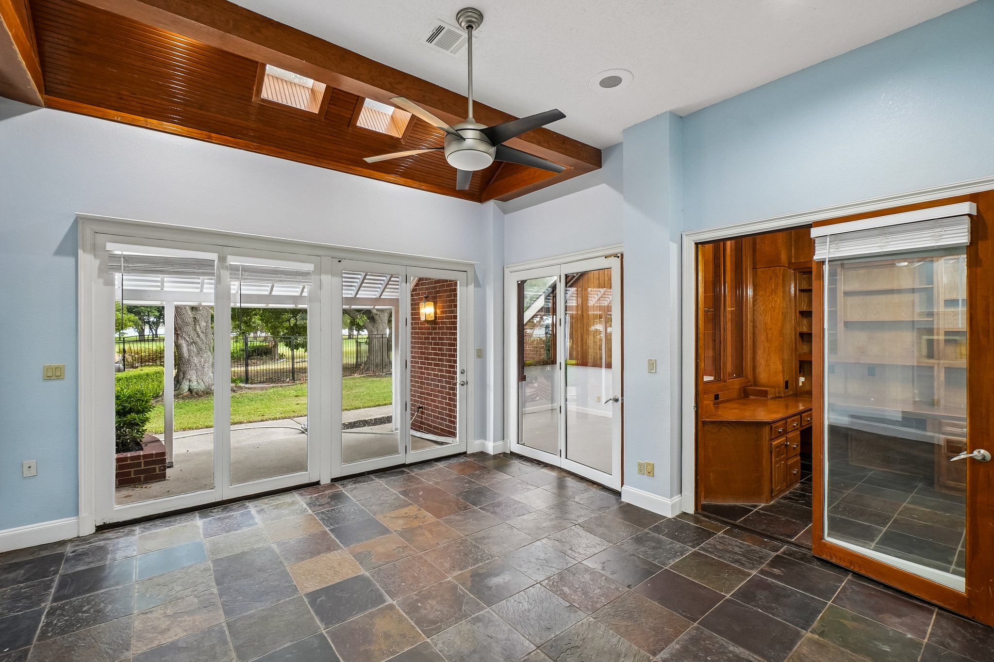 Photo 16 of 39 of 32 Victoria Dr, Rowlett, TX