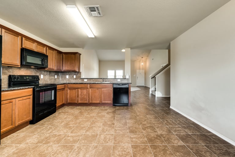 Photo 6 of 26 - 1409 N Houston St, Royse City, TX 75189