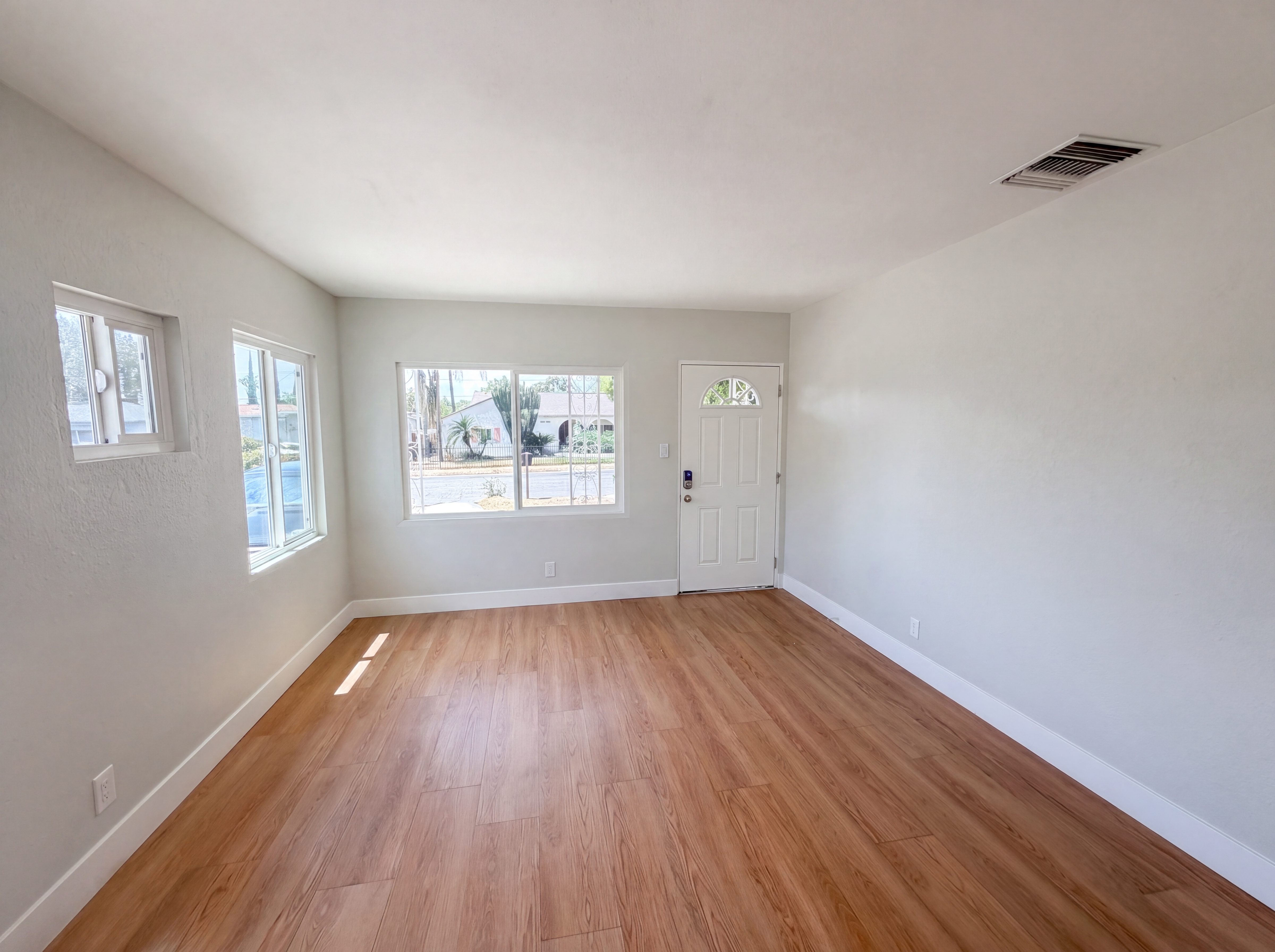 Photo 10 of 26 of 1441 Pepper Tree Ln, San Bernardino, CA
