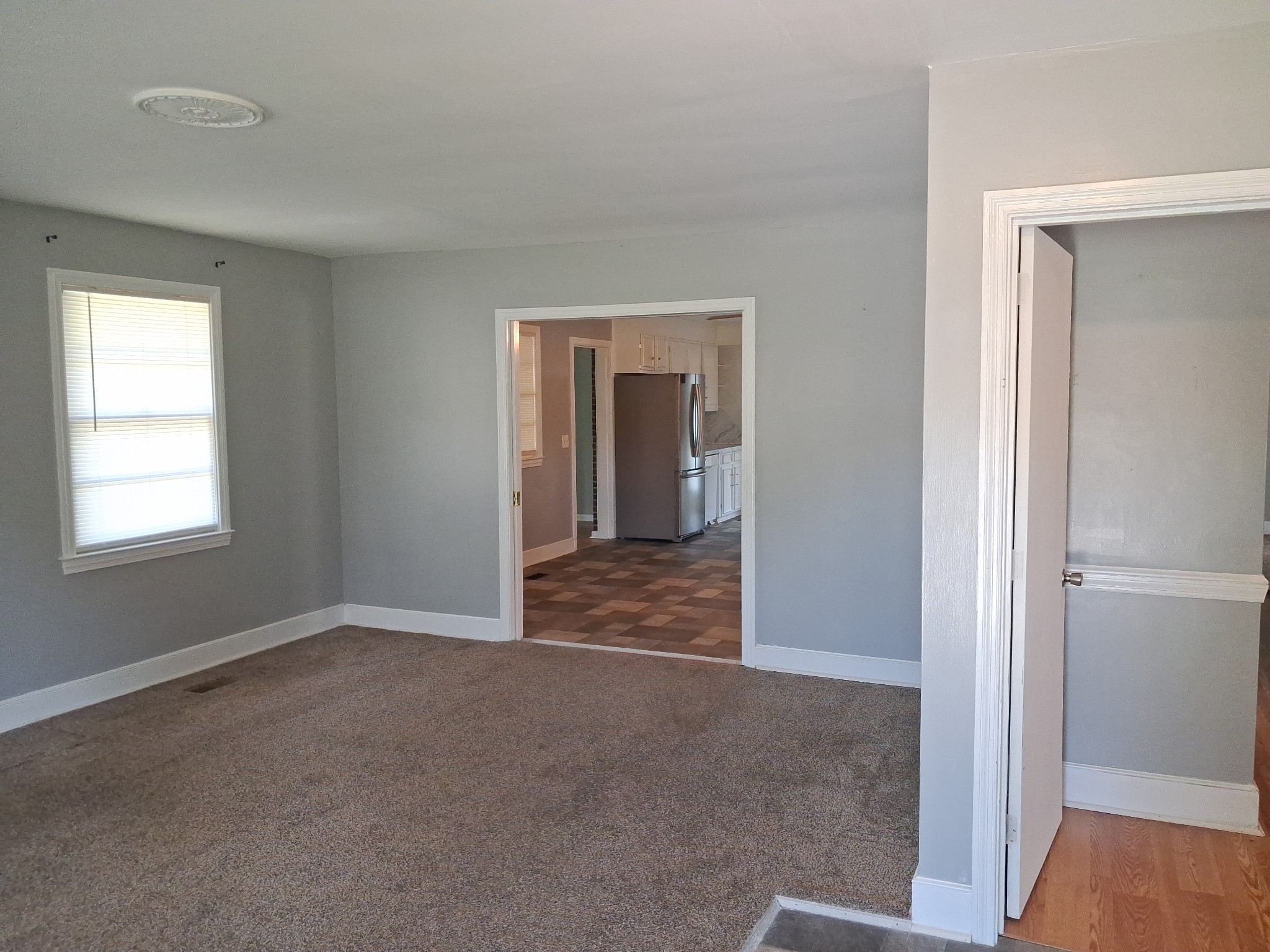 Photo 3 of 19 of 1321 E Washington St, Dillon, SC