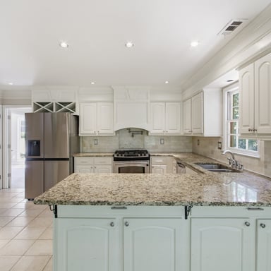 Property photo 2 of 4003 Oakview Ct