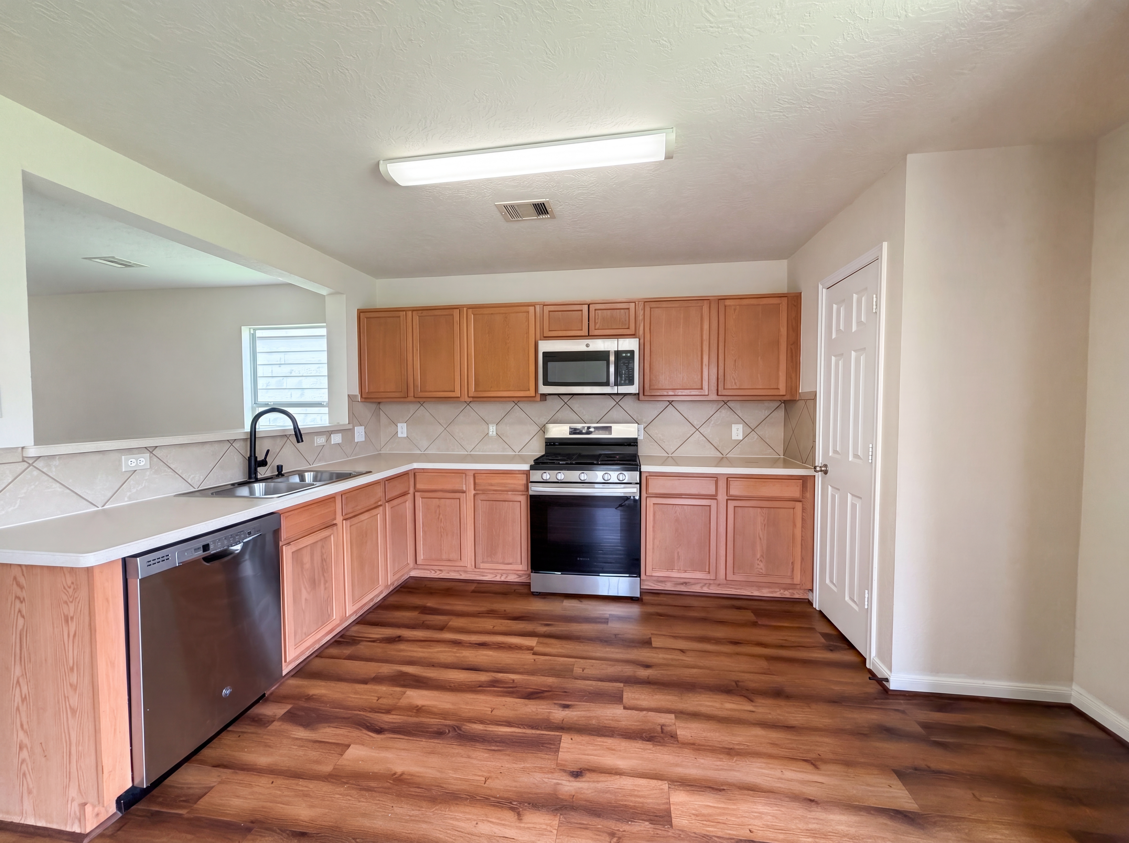 Photo 16 of 19 of 2627 Skyview Trace Ct, Houston, TX