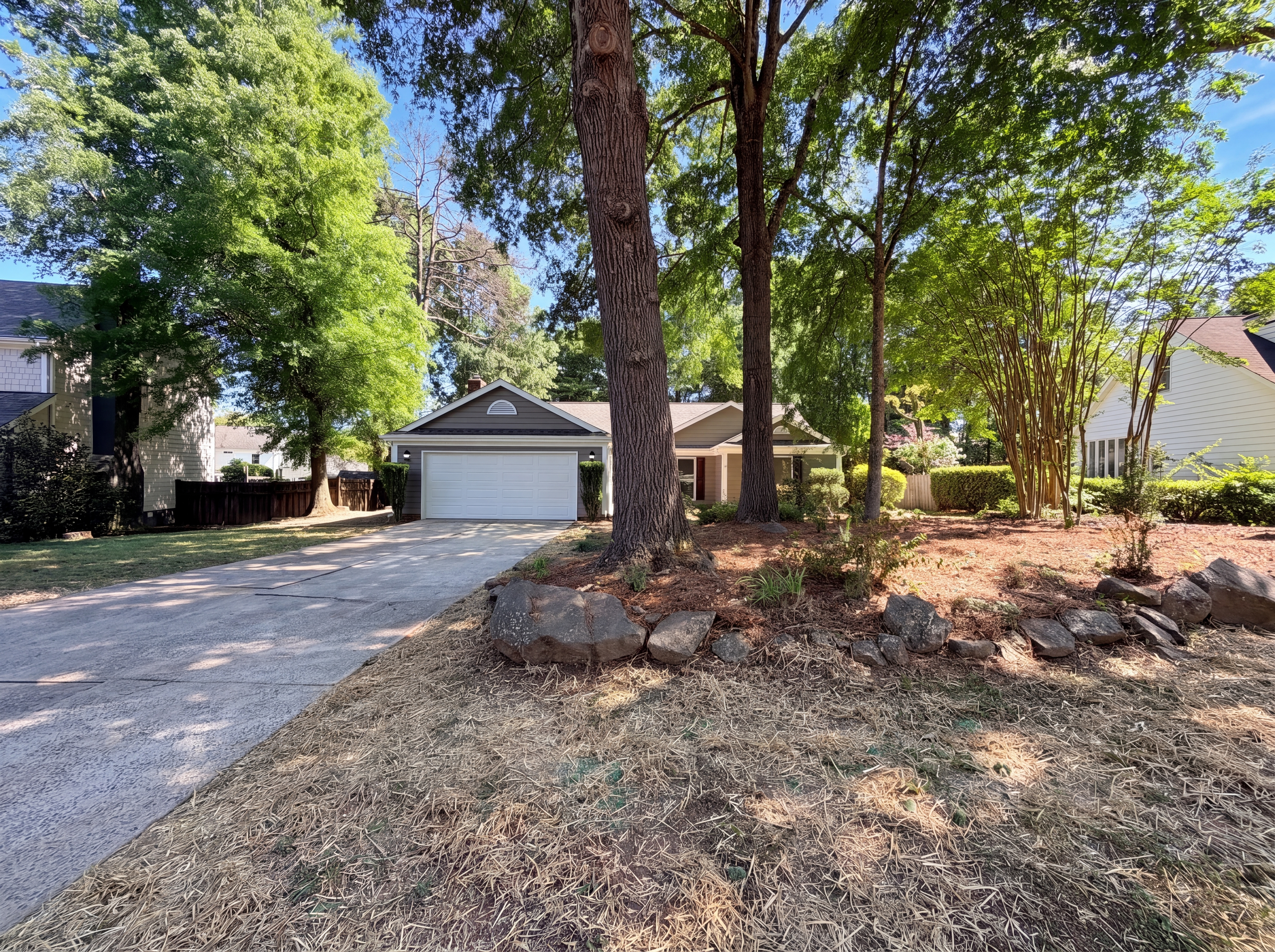 Photo 17 of 19 of 13622 Tynecastle Ln, Matthews, NC