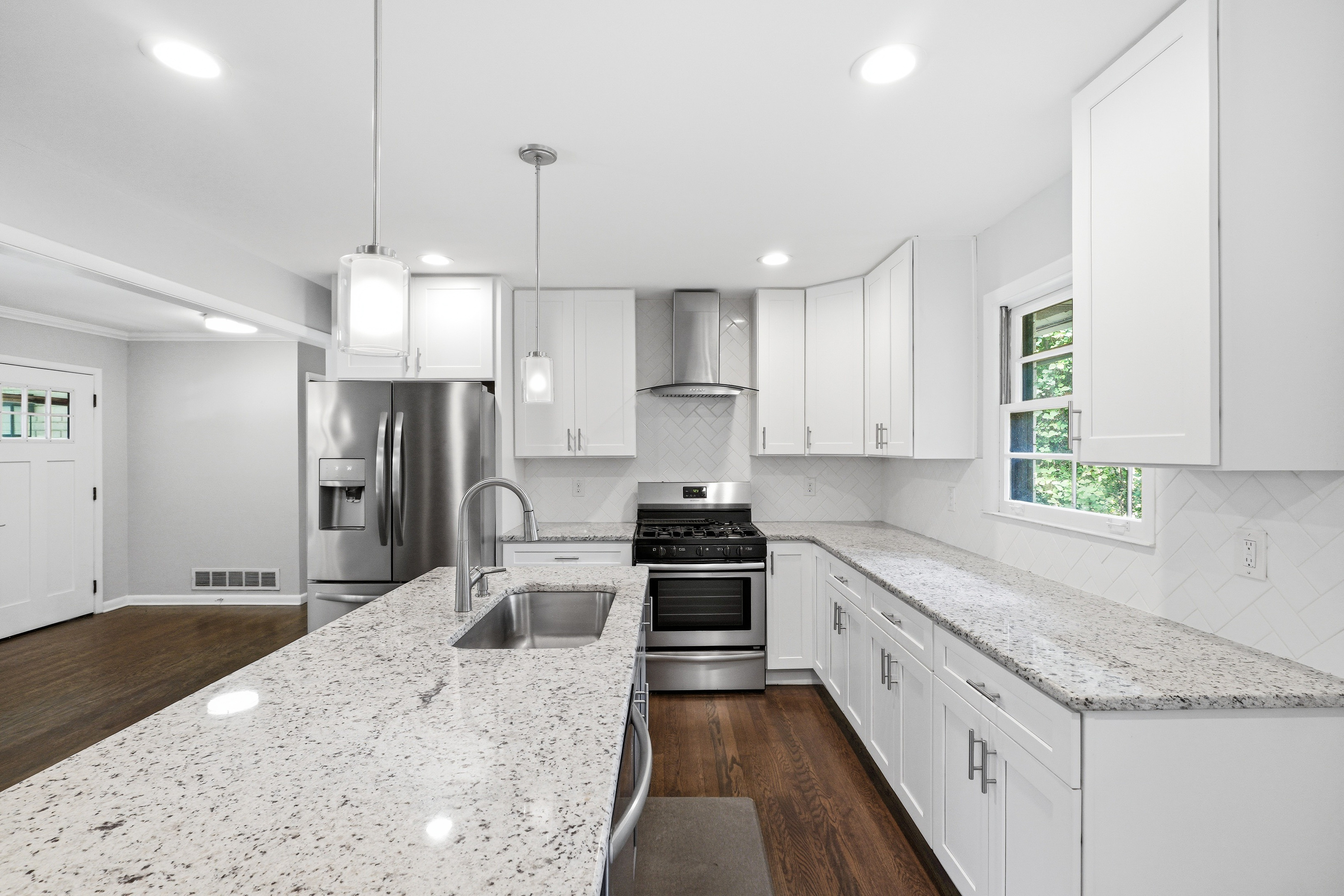 Photo 9 of 35 of 3020 Landrum Dr SW, Atlanta, GA