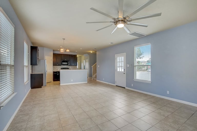 Photo 13 of 33 - 904 Alamo Plaza Dr, Cedar Park, TX 78613
