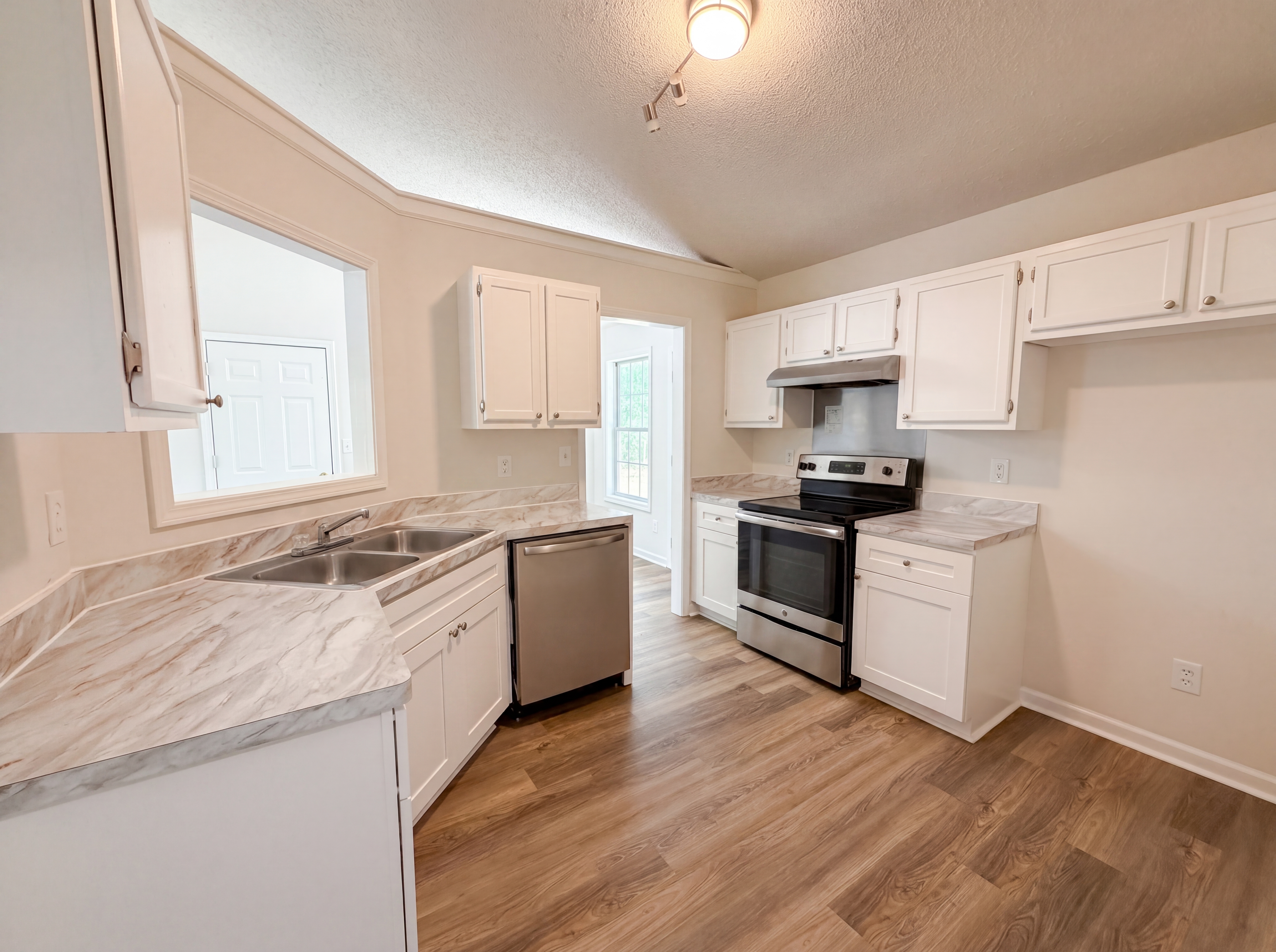 Photo 2 of 21 of 385 Southern Trace Dr, Rockmart, GA
