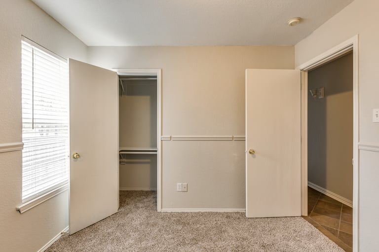 Photo 23 of 27 - 564 Dylan Ct, Azle, TX 76020