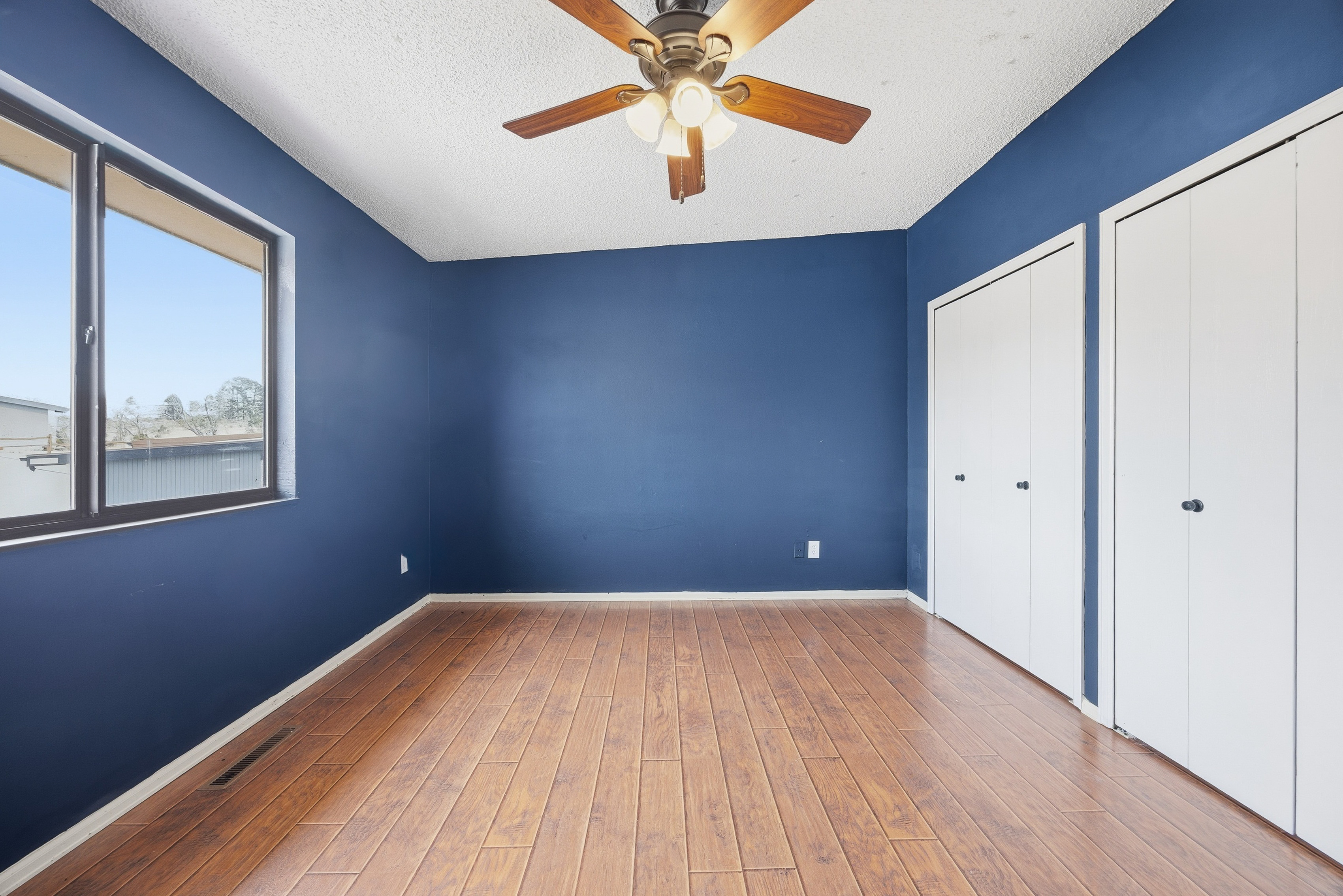 Photo 19 of 32 of 930 Fontmore Rd, Colorado Springs, CO