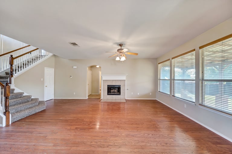 Photo 3 of 35 - 7929 Stansfield Dr, Fort Worth, TX 76137