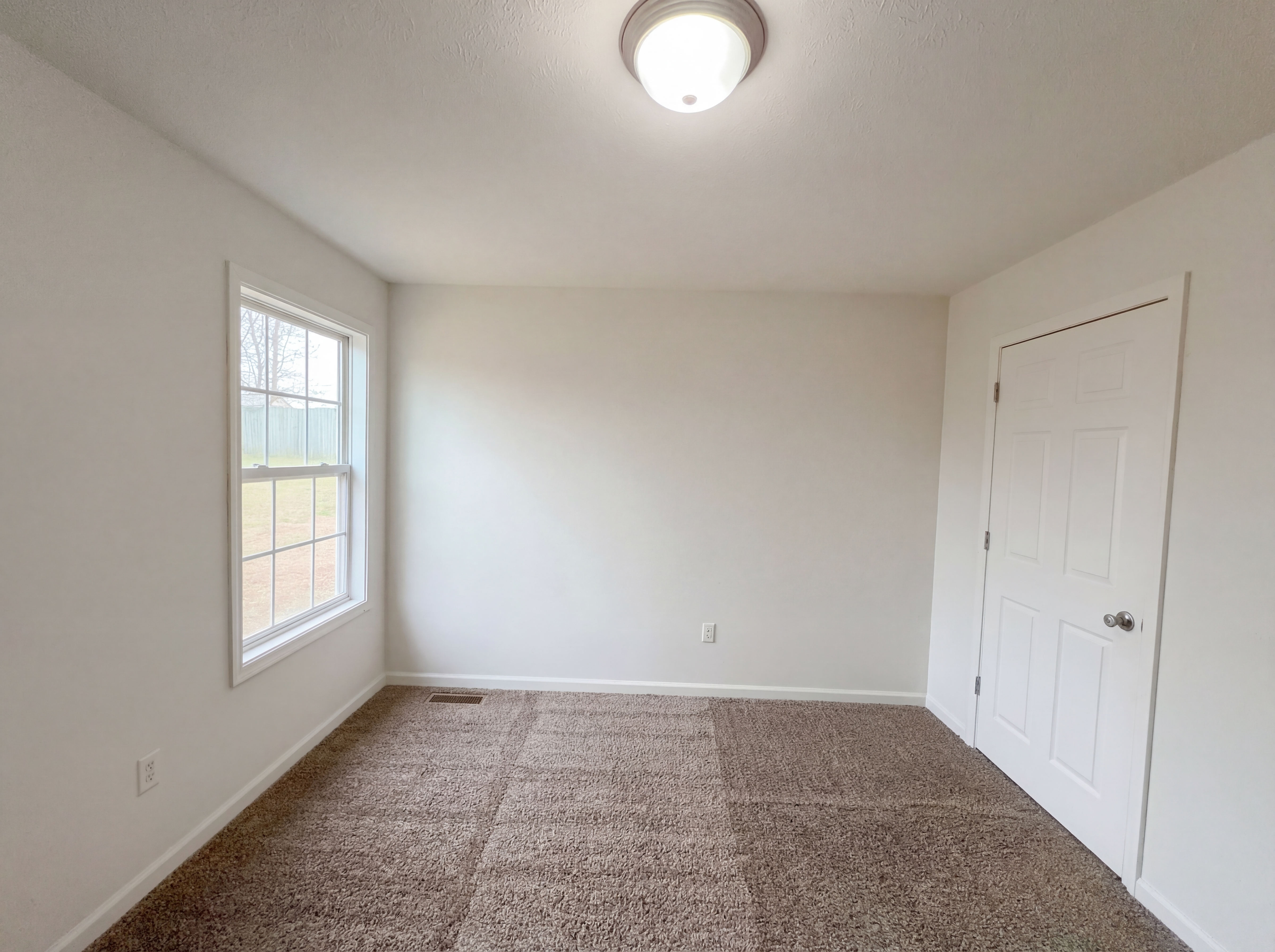 Photo 4 of 22 of 353 Chestnut Grove Ct, Clarksville, TN
