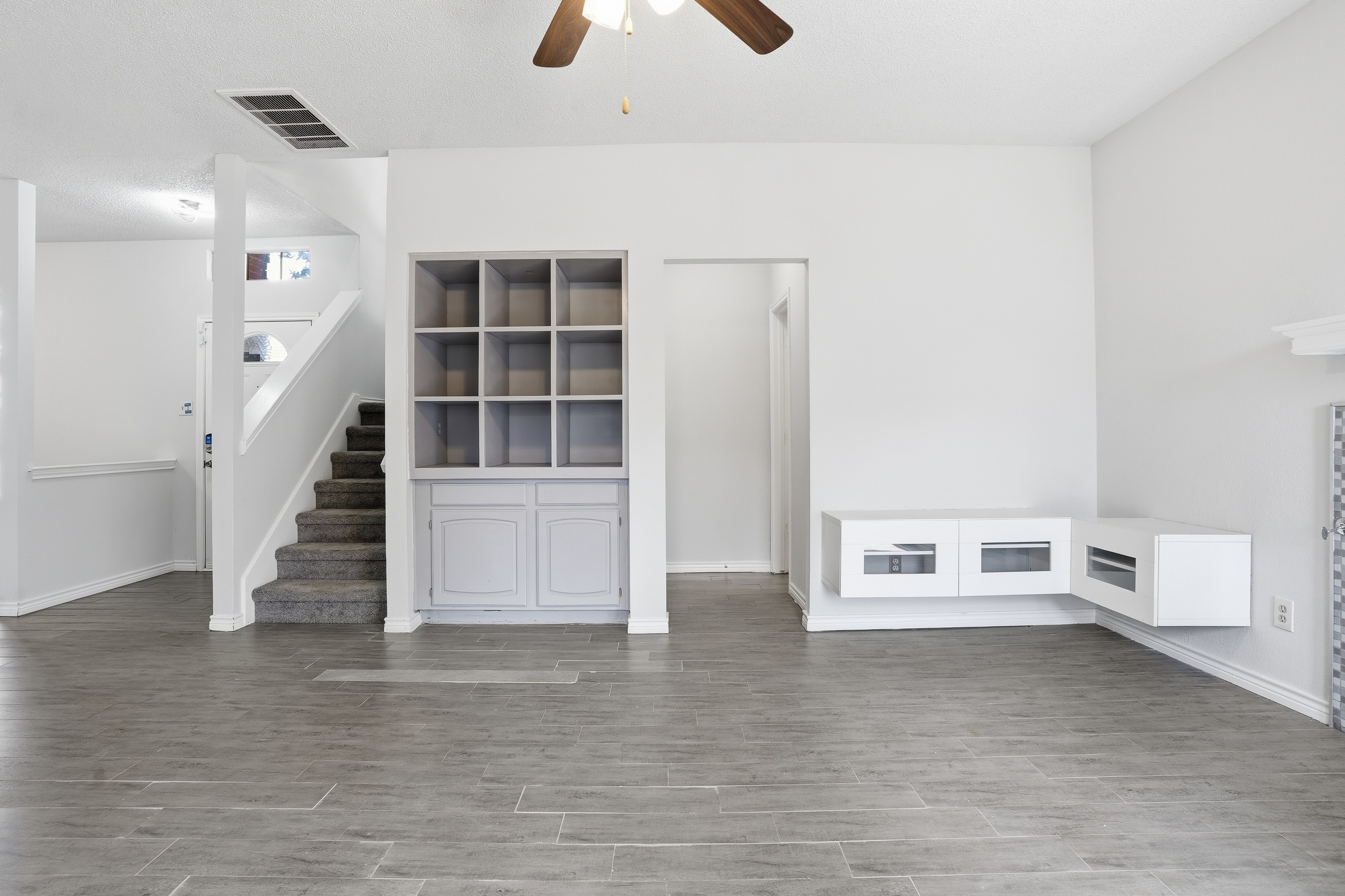 Photo 9 of 31 of 2142 Falcon Ridge Dr, Carrollton, TX