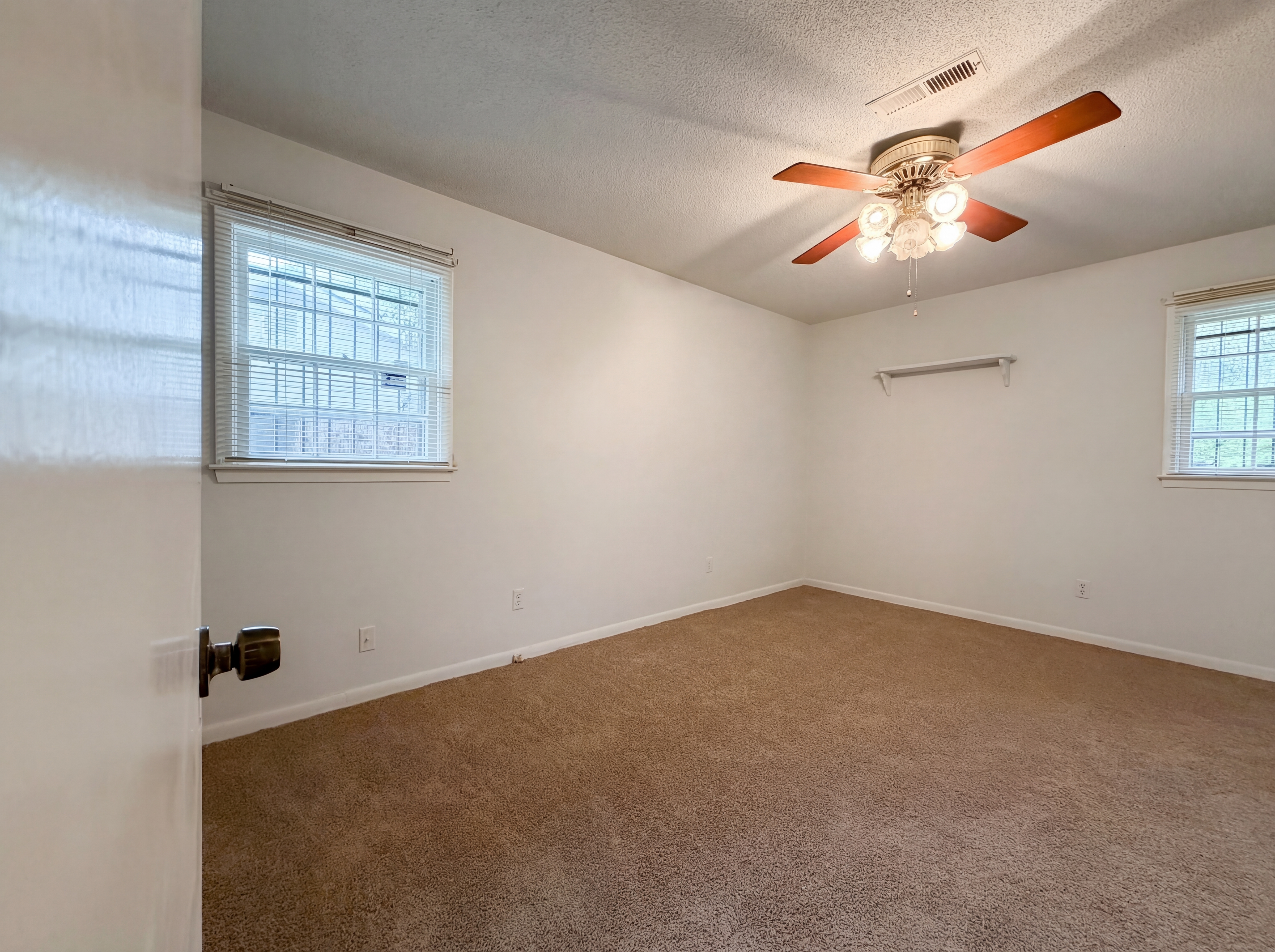 Photo 15 of 28 of 214 Cornell Dr, Warner Robins, GA