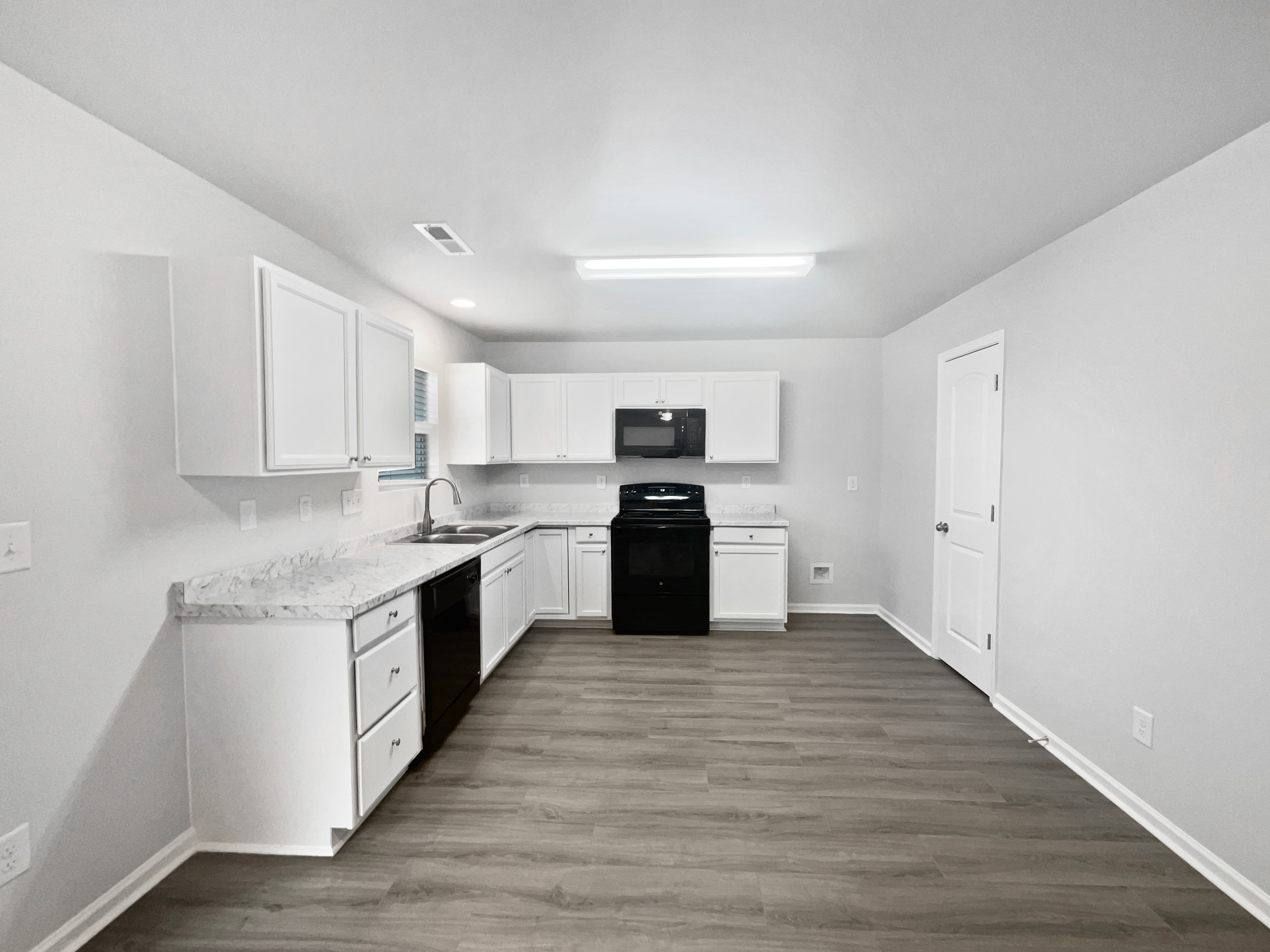 Photo 2 of 17 of 324 Valerie Dr, Lincolnton, NC