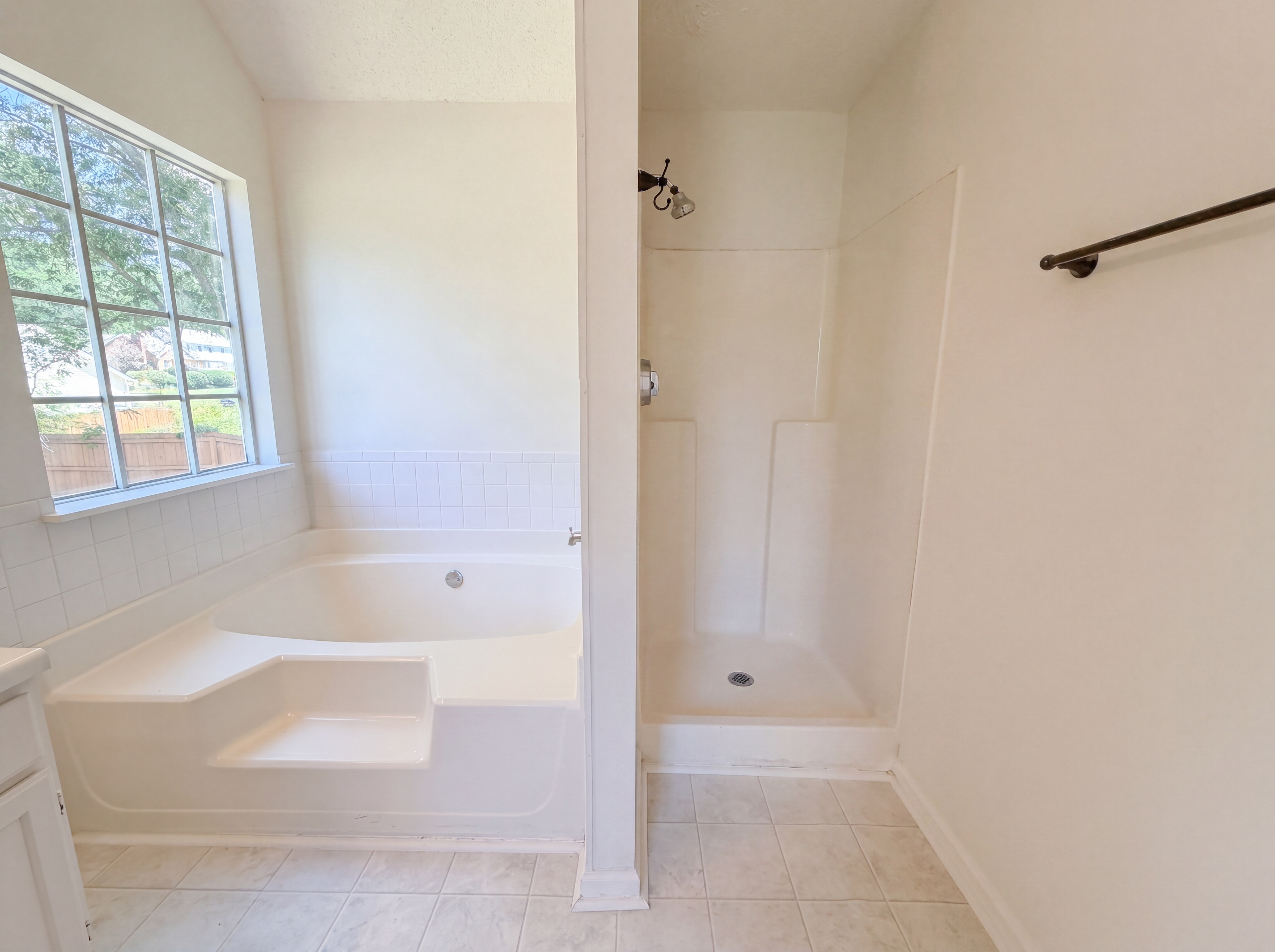 Photo 13 of 20 of 6296 Laurel Green Dr, Lithonia, GA