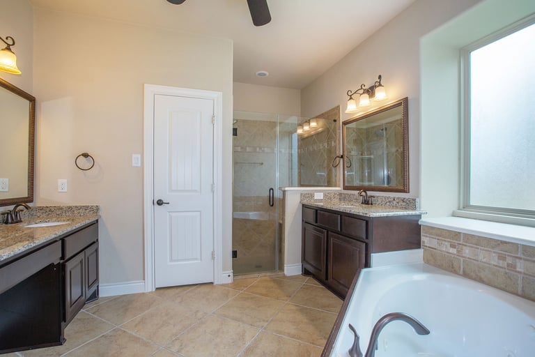 Photo 7 of 17 - 10906 Lombardia Ct, Richmond, TX 77406
