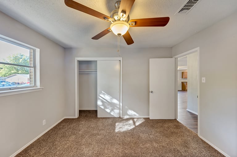 Photo 22 of 25 - 828 Livingston Dr, Hurst, TX 76053