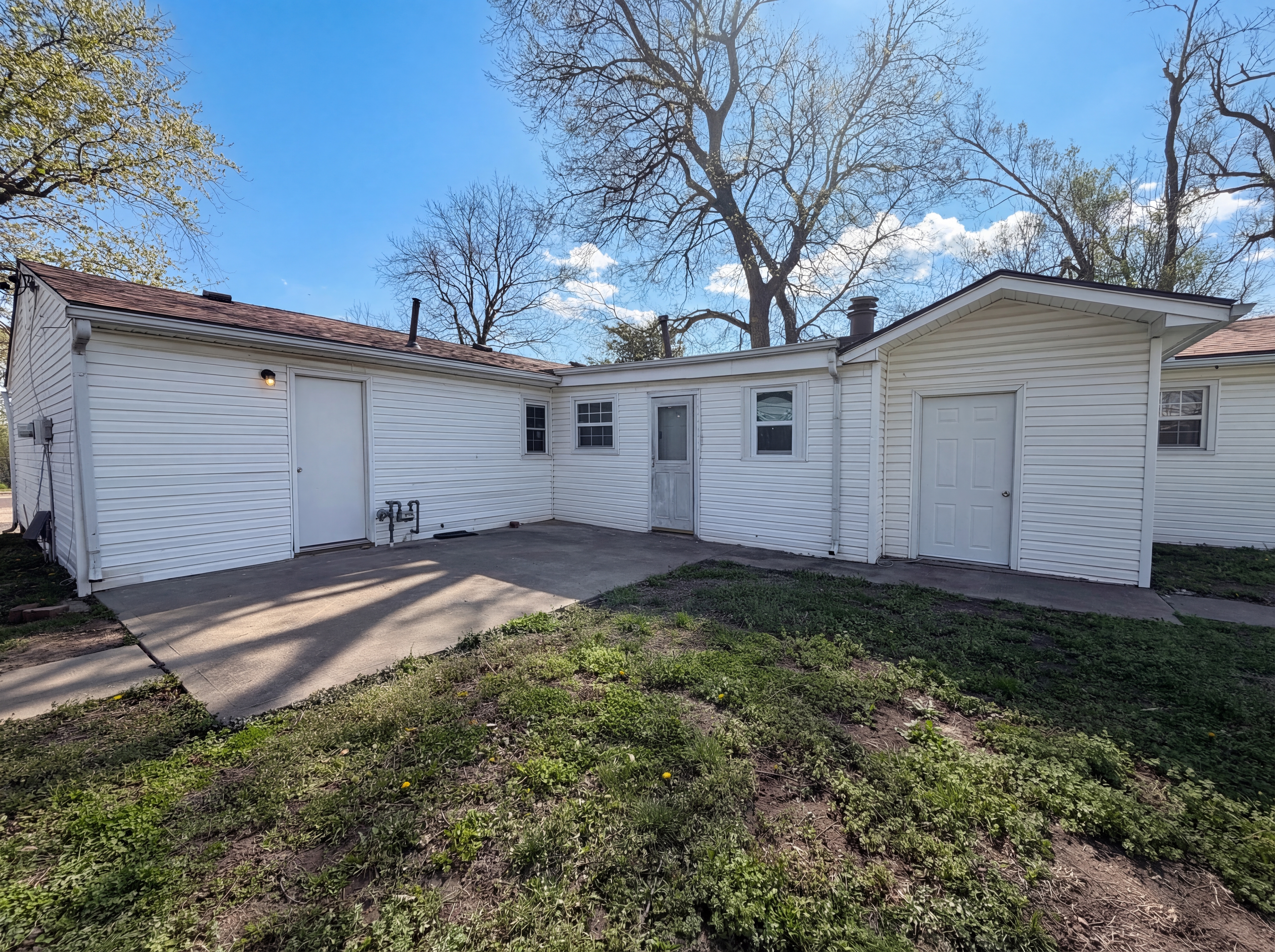 Photo 5 of 17 of 410 B St, Belton, MO