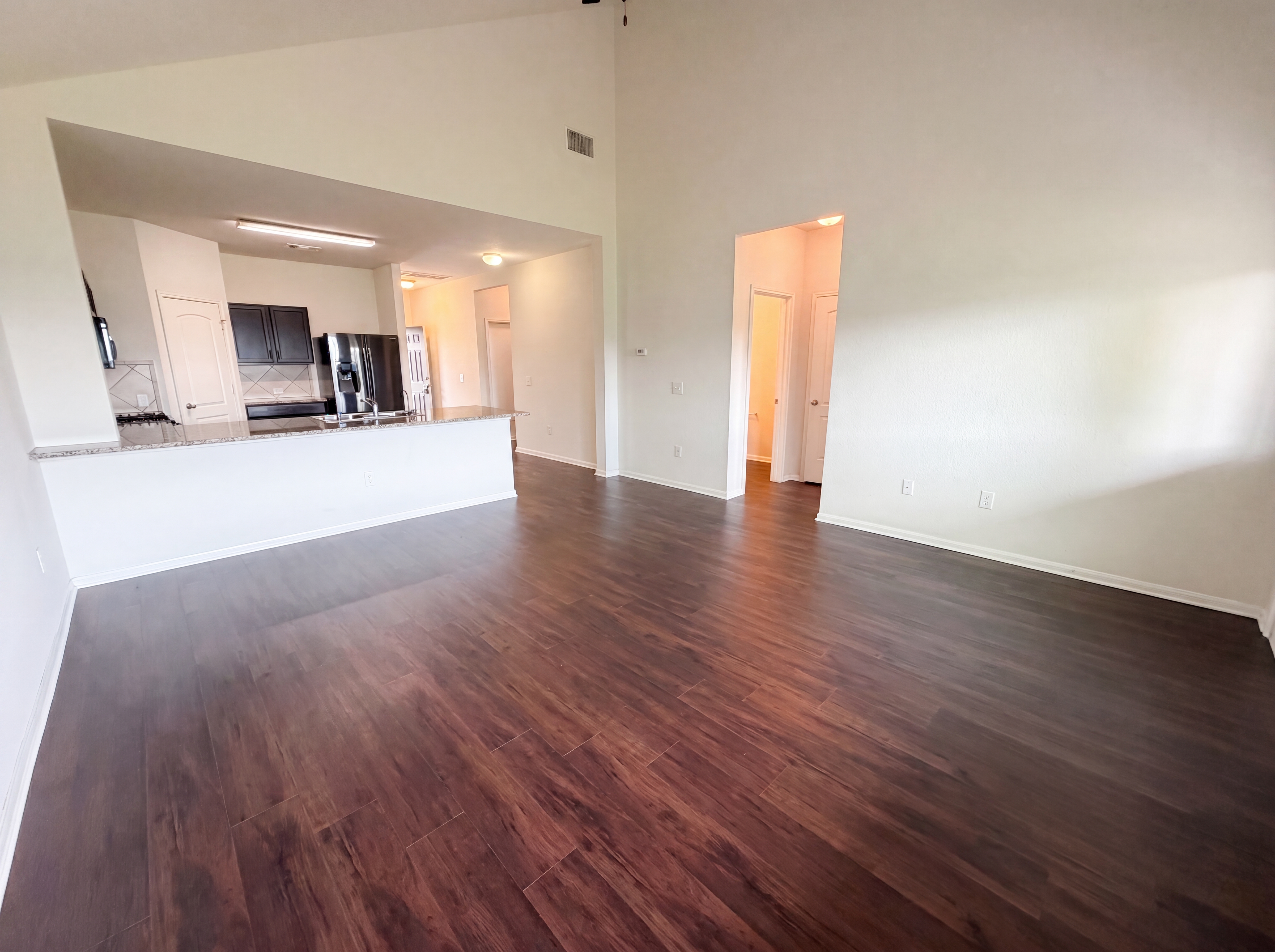 Photo 3 of 23 of 706 Luna Vista Dr, Hutto, TX