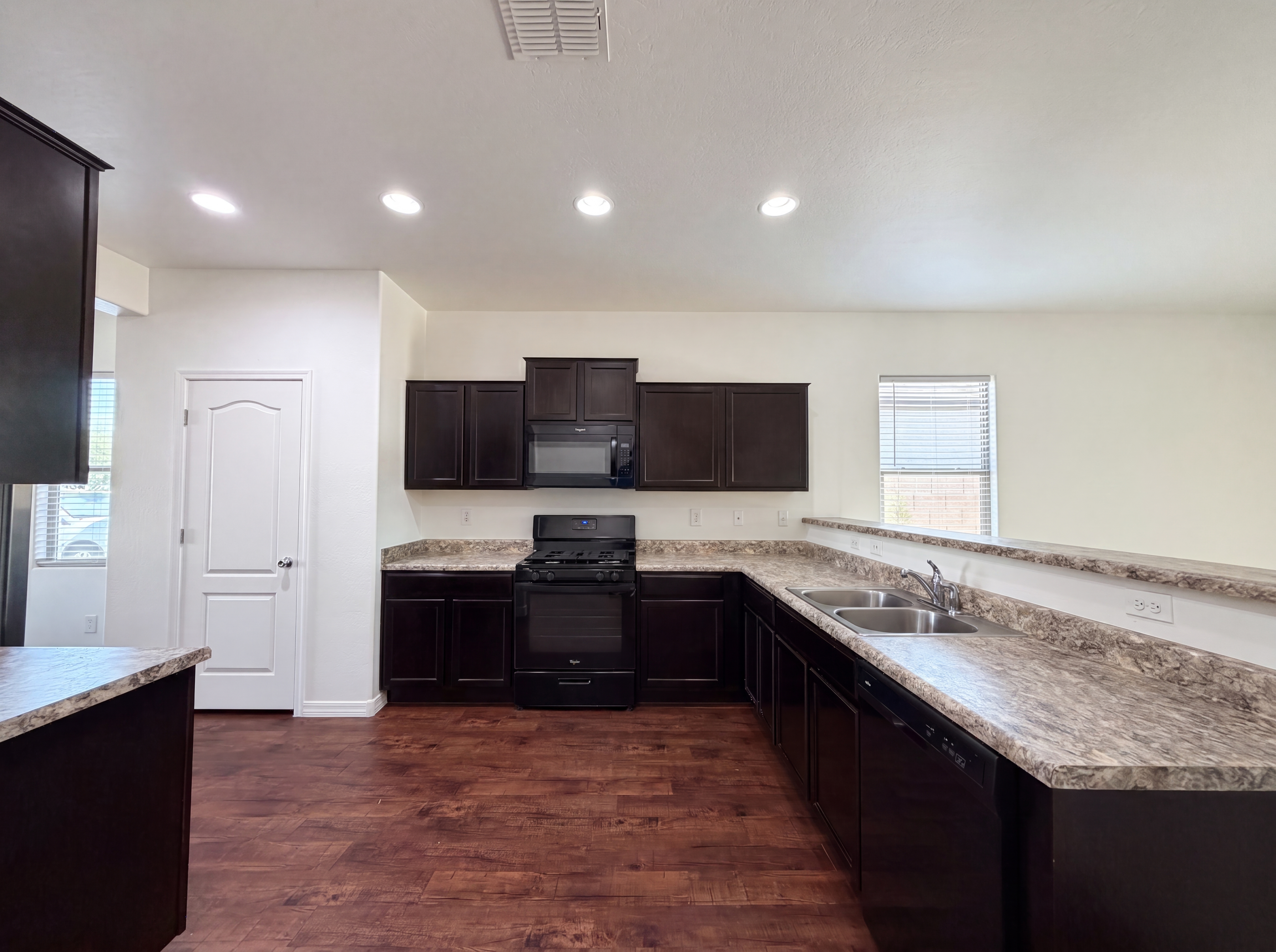 Photo 9 of 21 of 19539 N Rose Ct, Maricopa, AZ