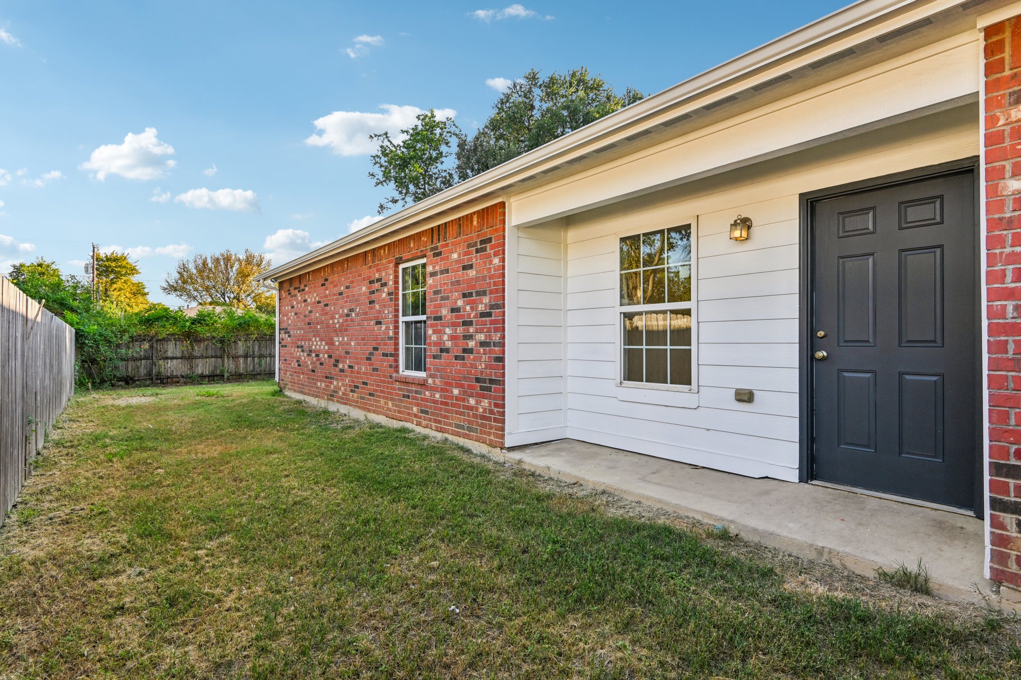 Photo 15 of 38 of 2714 Silkwood St, Dallas, TX