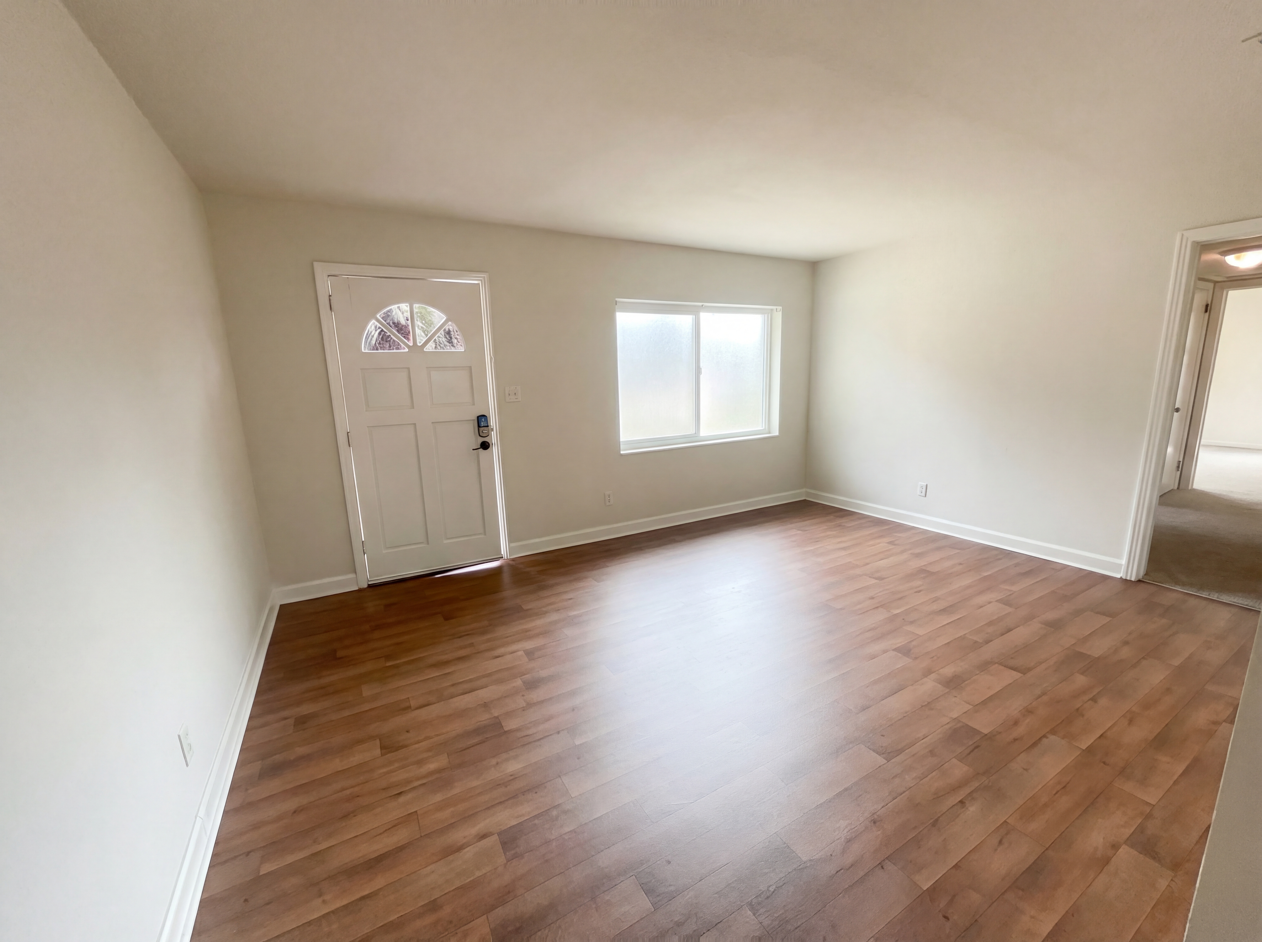 Photo 3 of 14 of 6123 Robbins Cir S, Jacksonville, FL