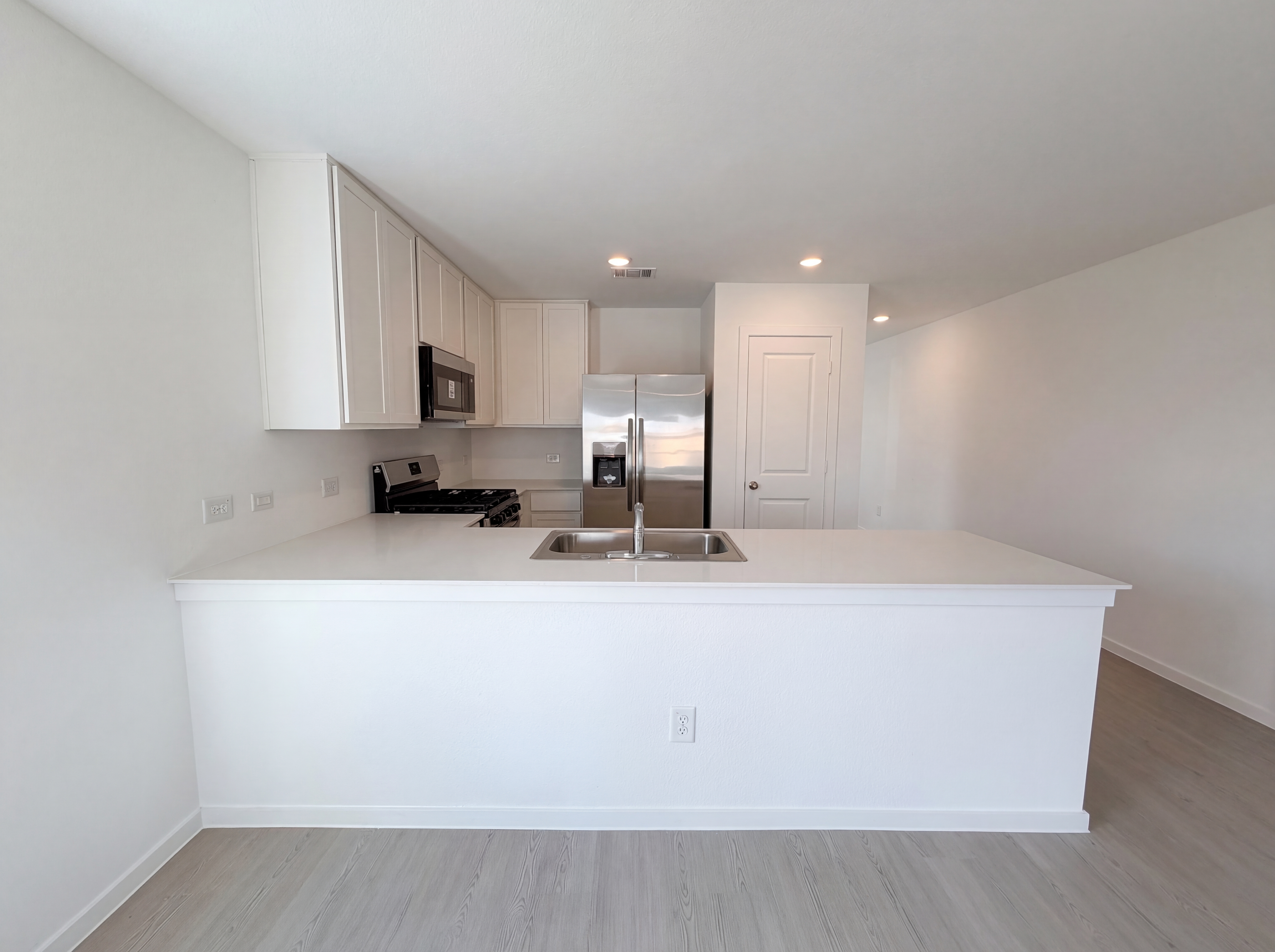Photo 6 of 19 of 200 Bennett St, Angleton, TX