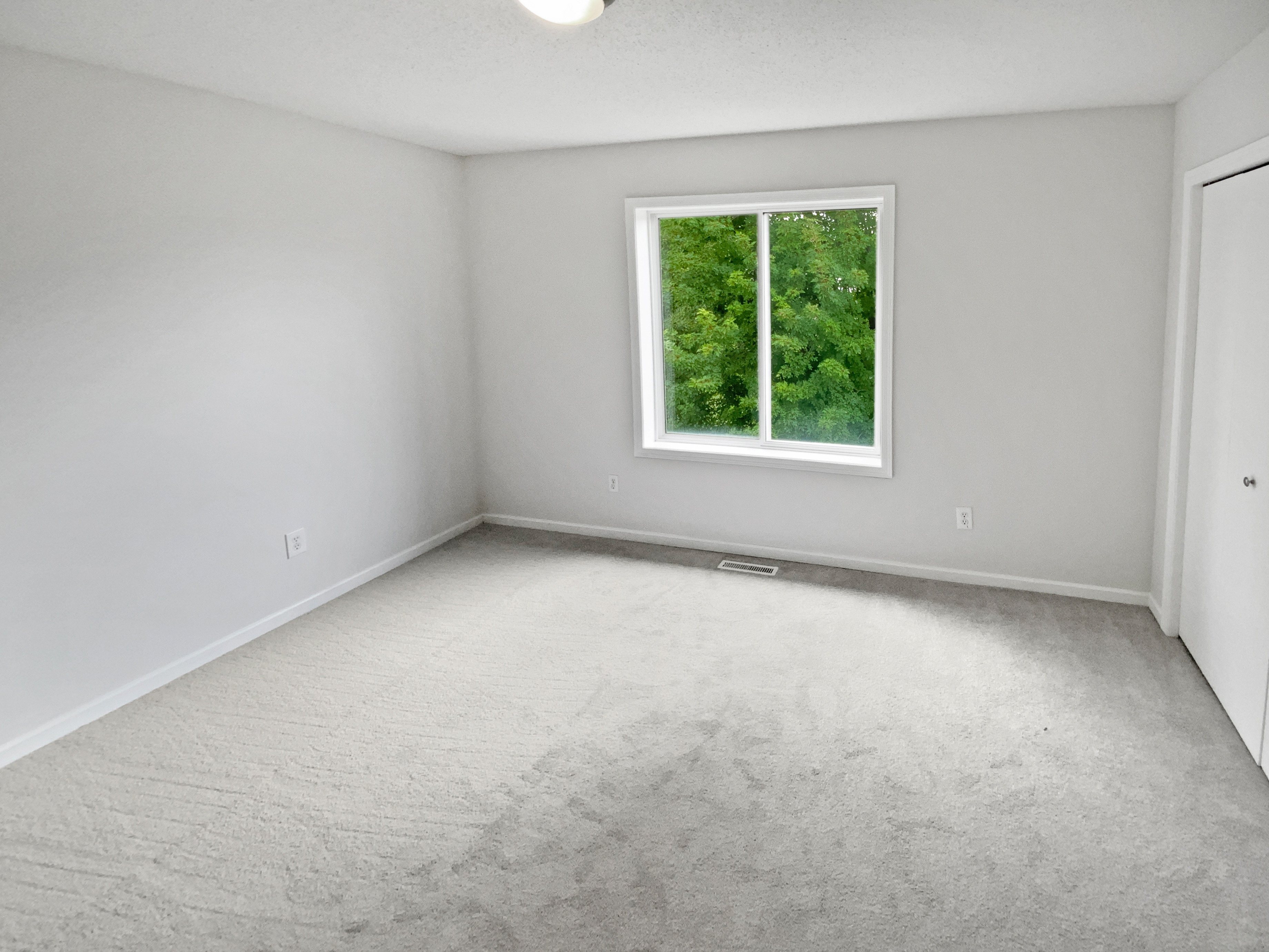 Photo 15 of 23 of 17837 Haralson Dr, Eden Prairie, MN