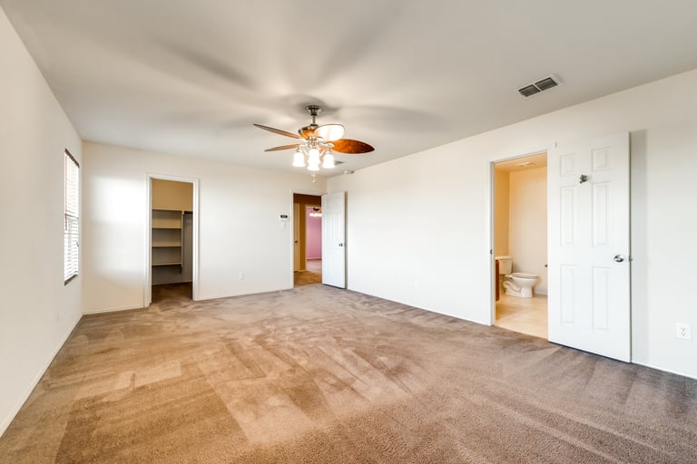 Photo 18 of 27 - 1401 Waterford Dr, Little Elm, TX 75068