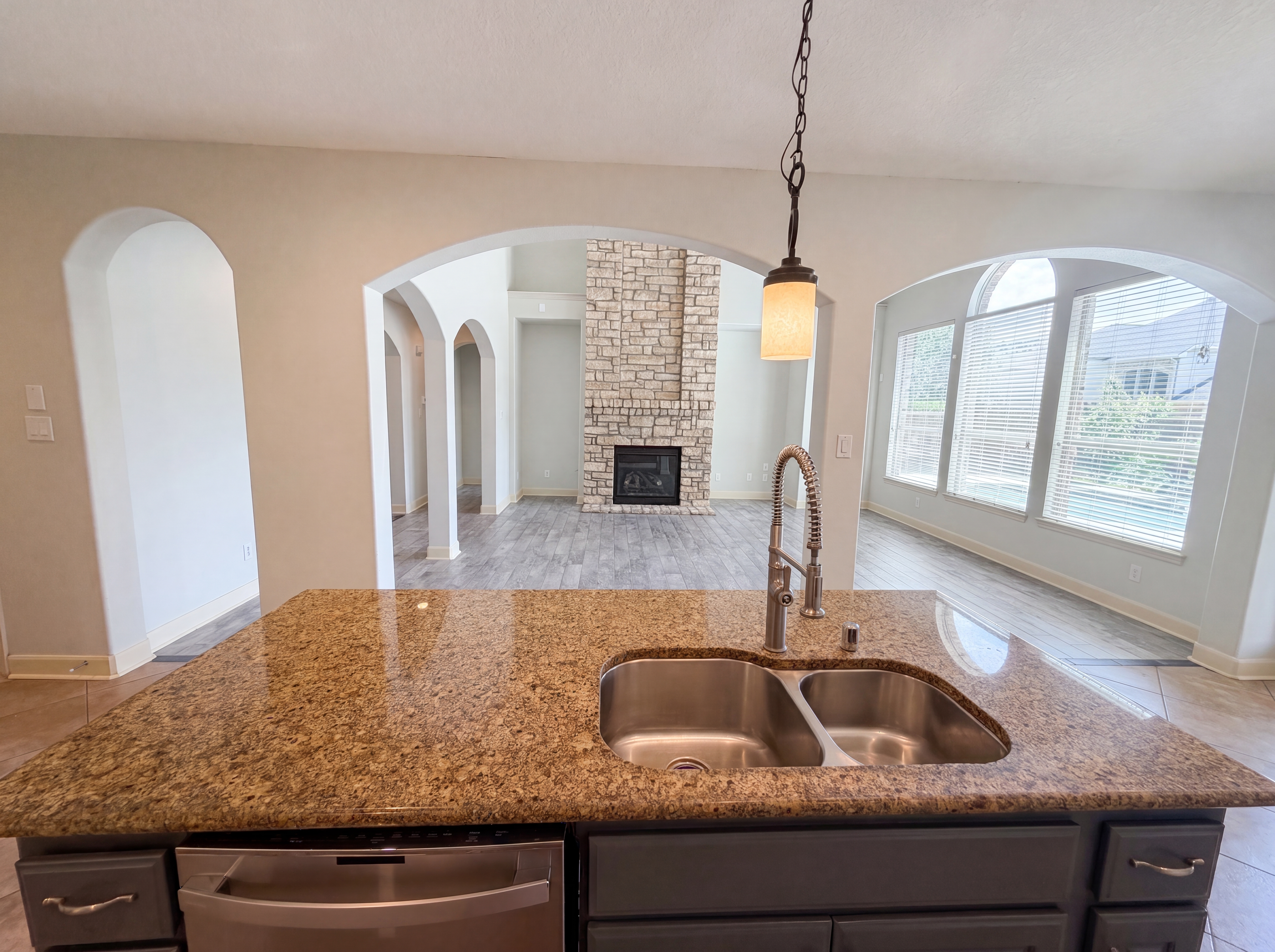 Photo 10 of 36 of 15822 Maple Shores Dr, Houston, TX