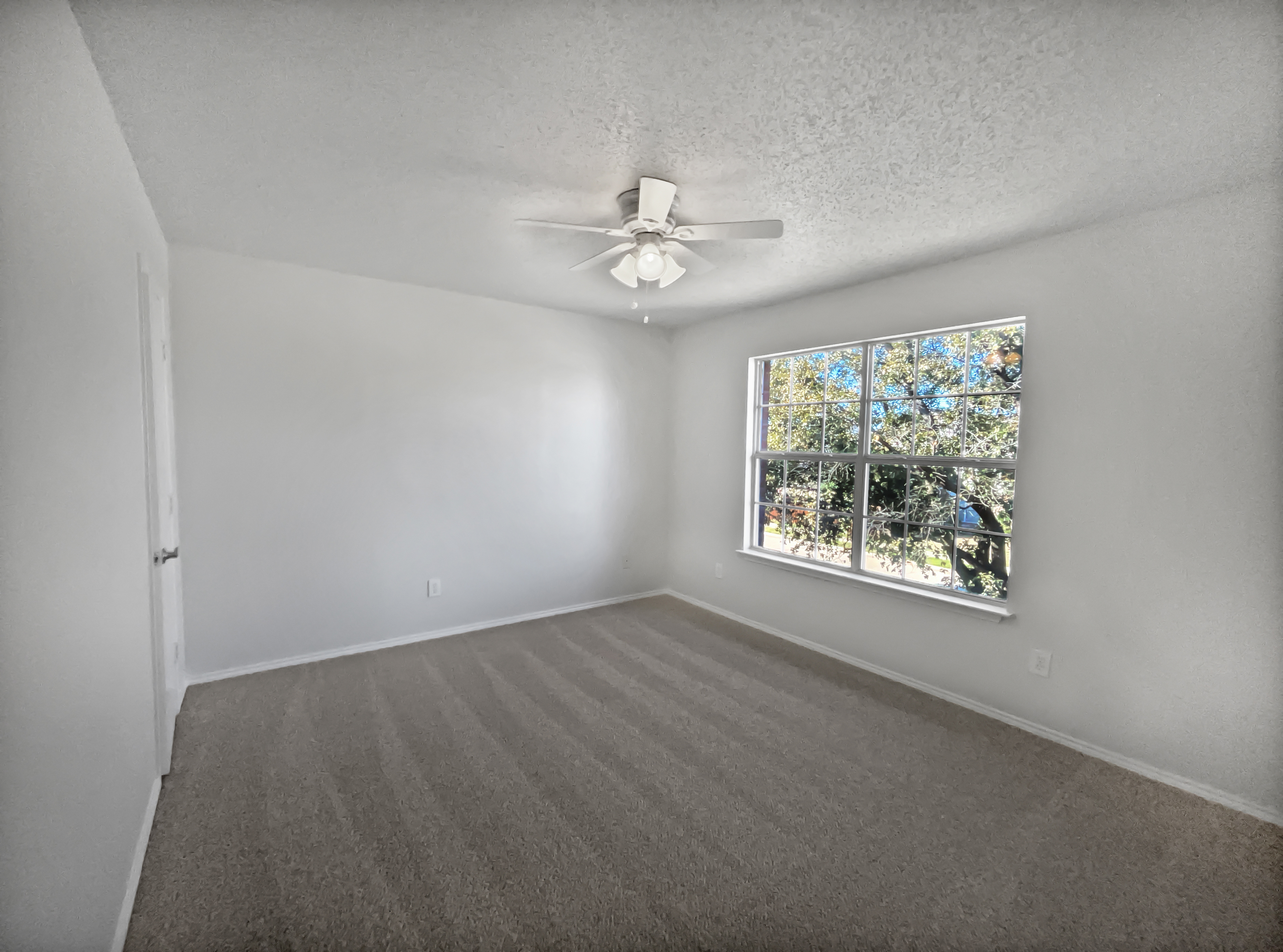 Photo 18 of 21 of 333 Longshore Dr, Little Elm, TX