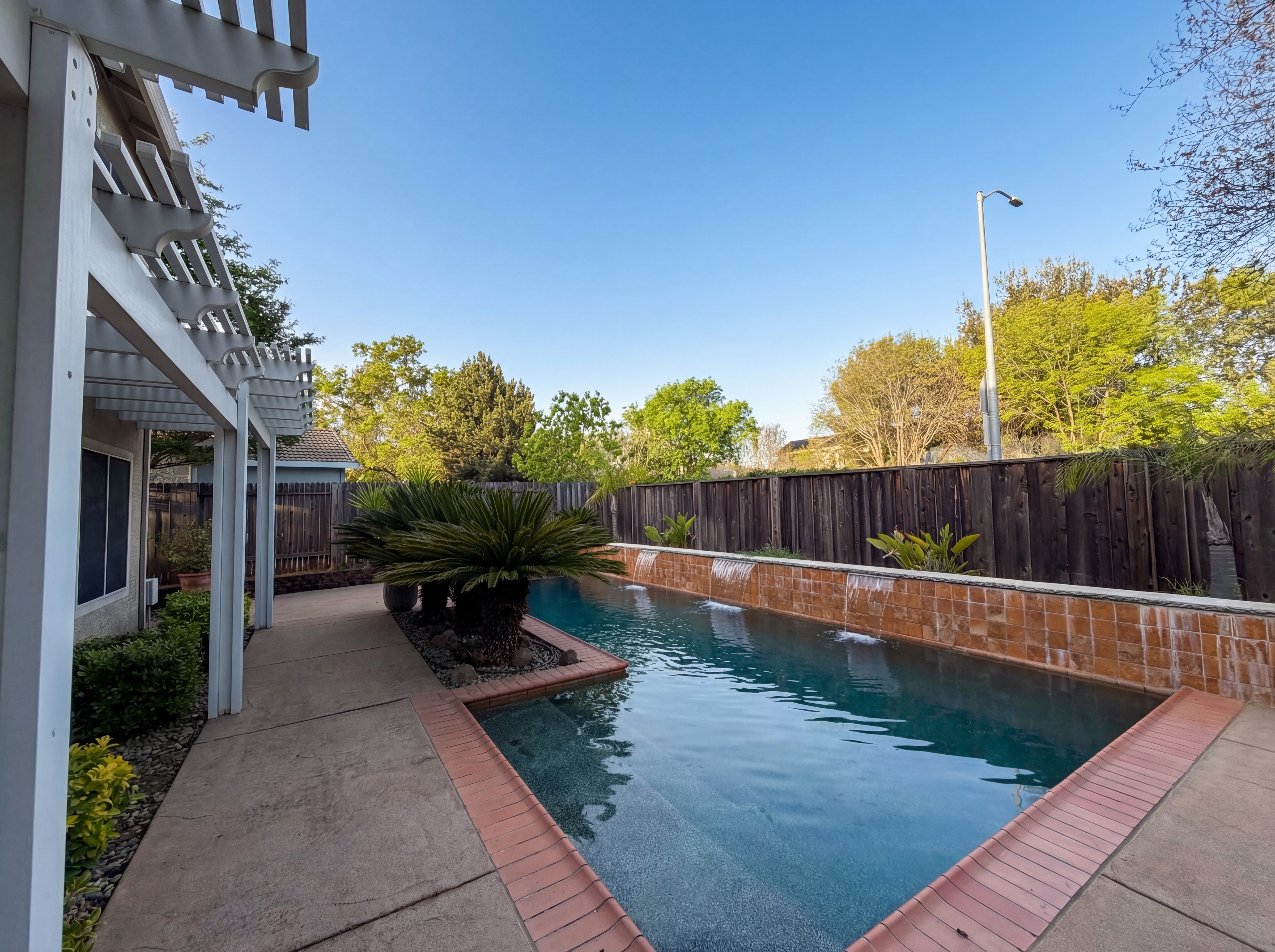 Photo 10 of 39 of 224 Pinecrest Ct, Roseville, CA