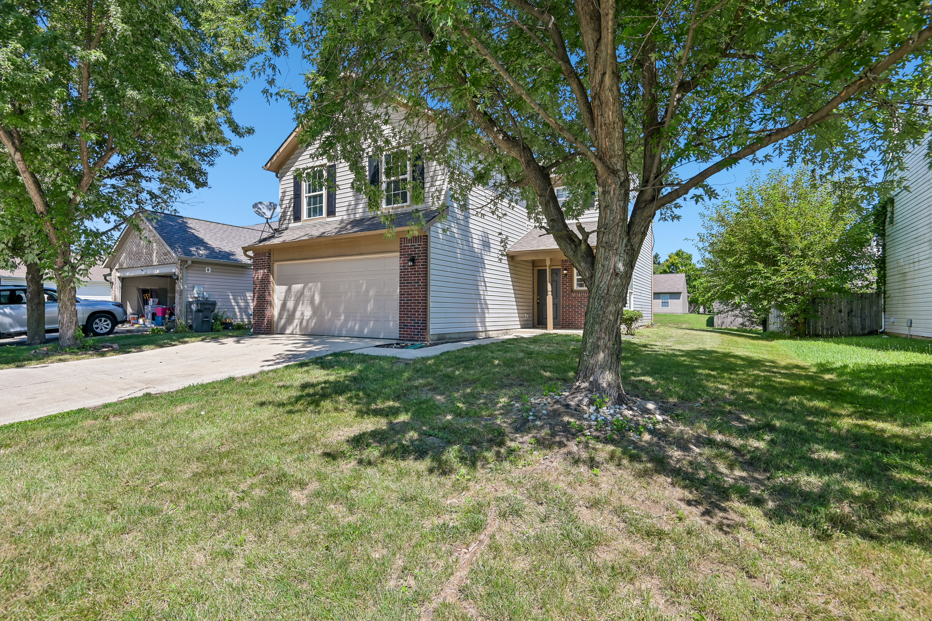 Photo 24 of 43 of 2327 Rostock Ct, Indianapolis, IN