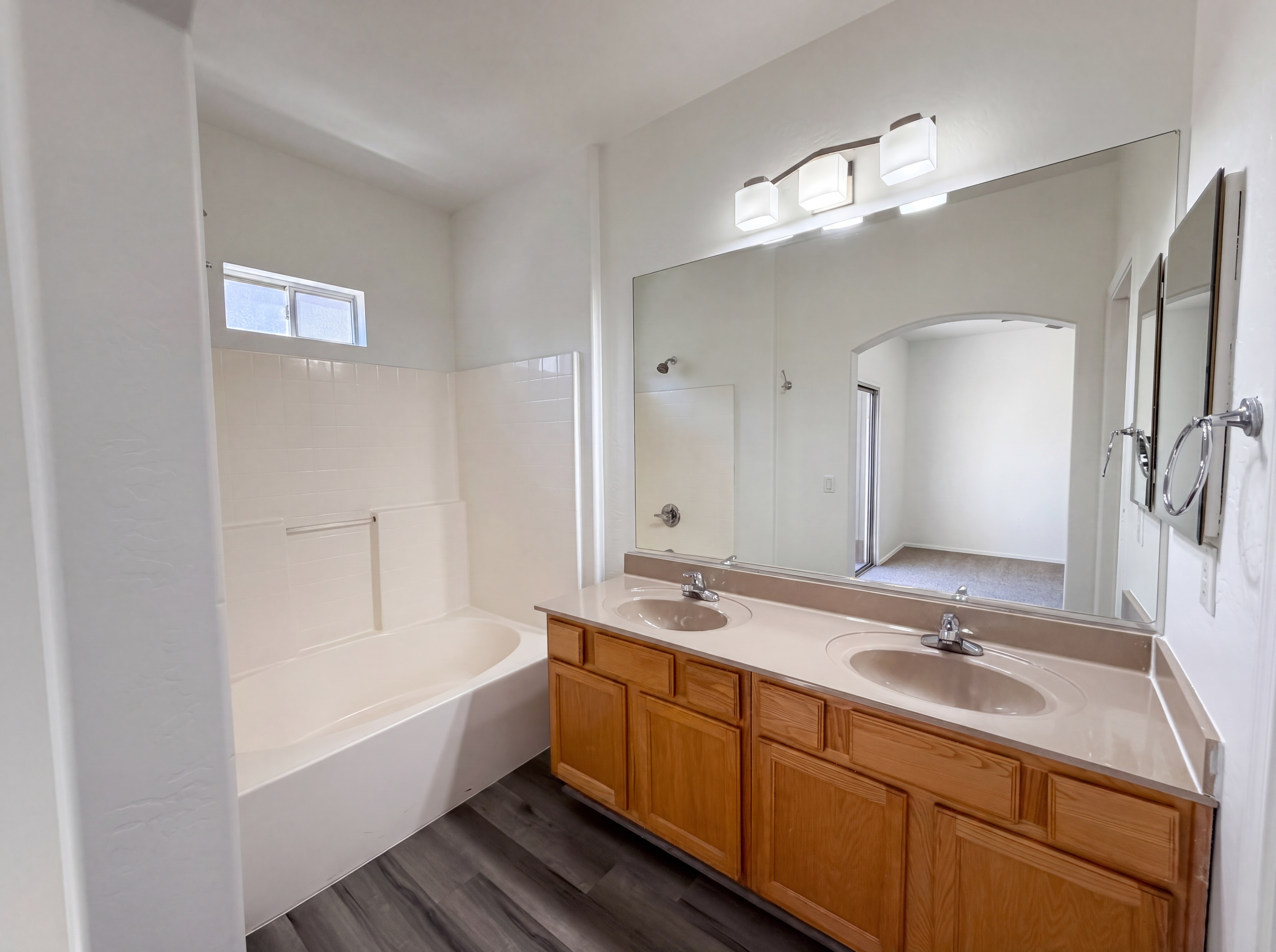 Photo 12 of 22 of 1718 W Colter St, Phoenix, AZ