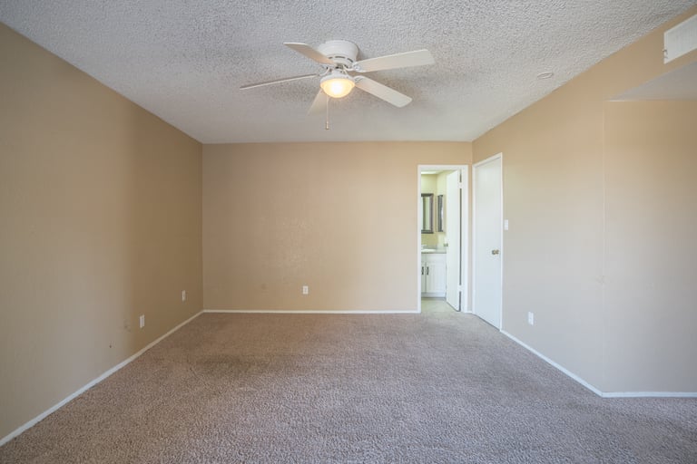 Photo 11 of 26 - 7702 W Catalina Dr, Phoenix, AZ 85033