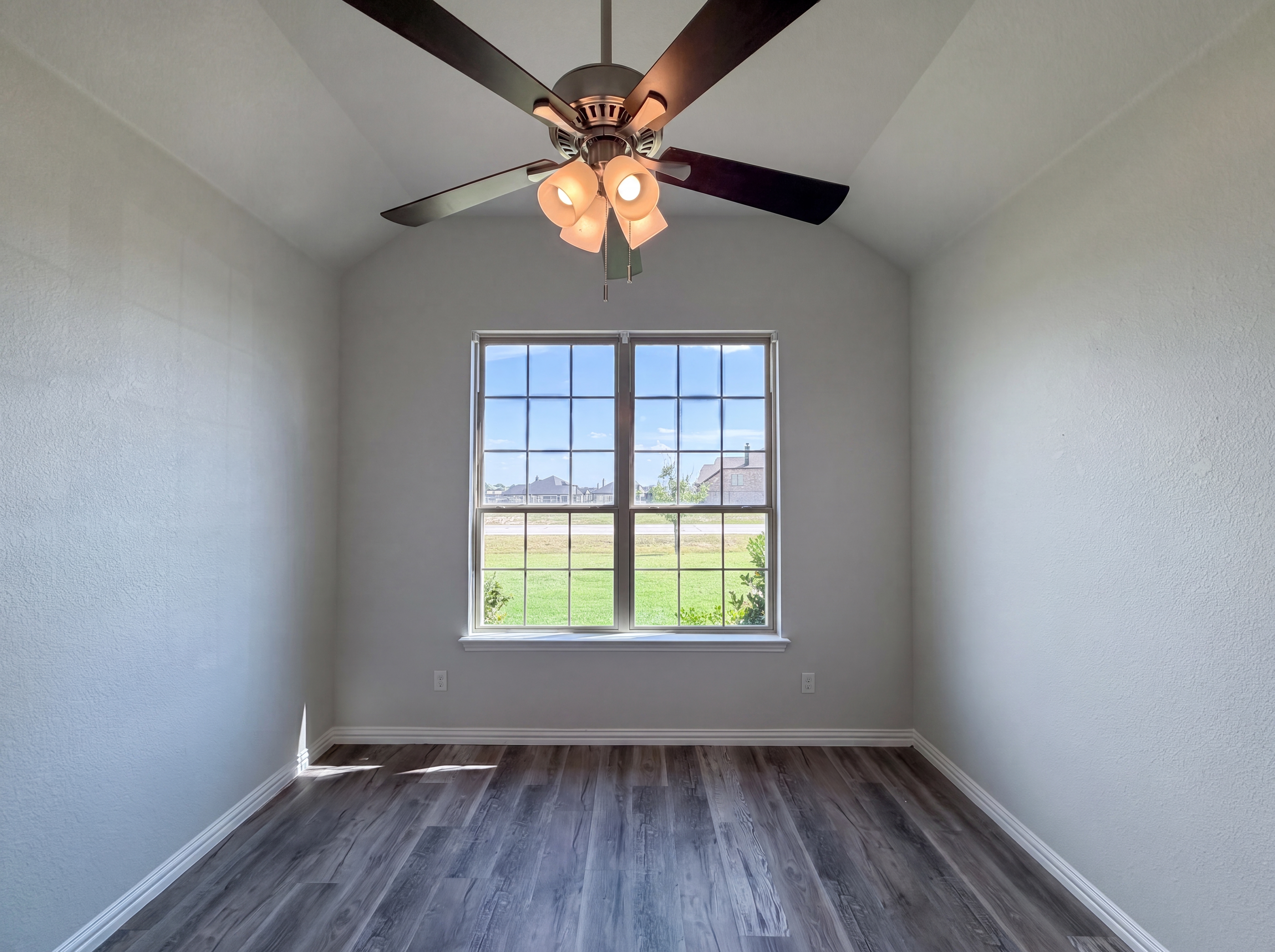 Photo 11 of 26 of 13904 Prairie Vista Ln, Ponder, TX