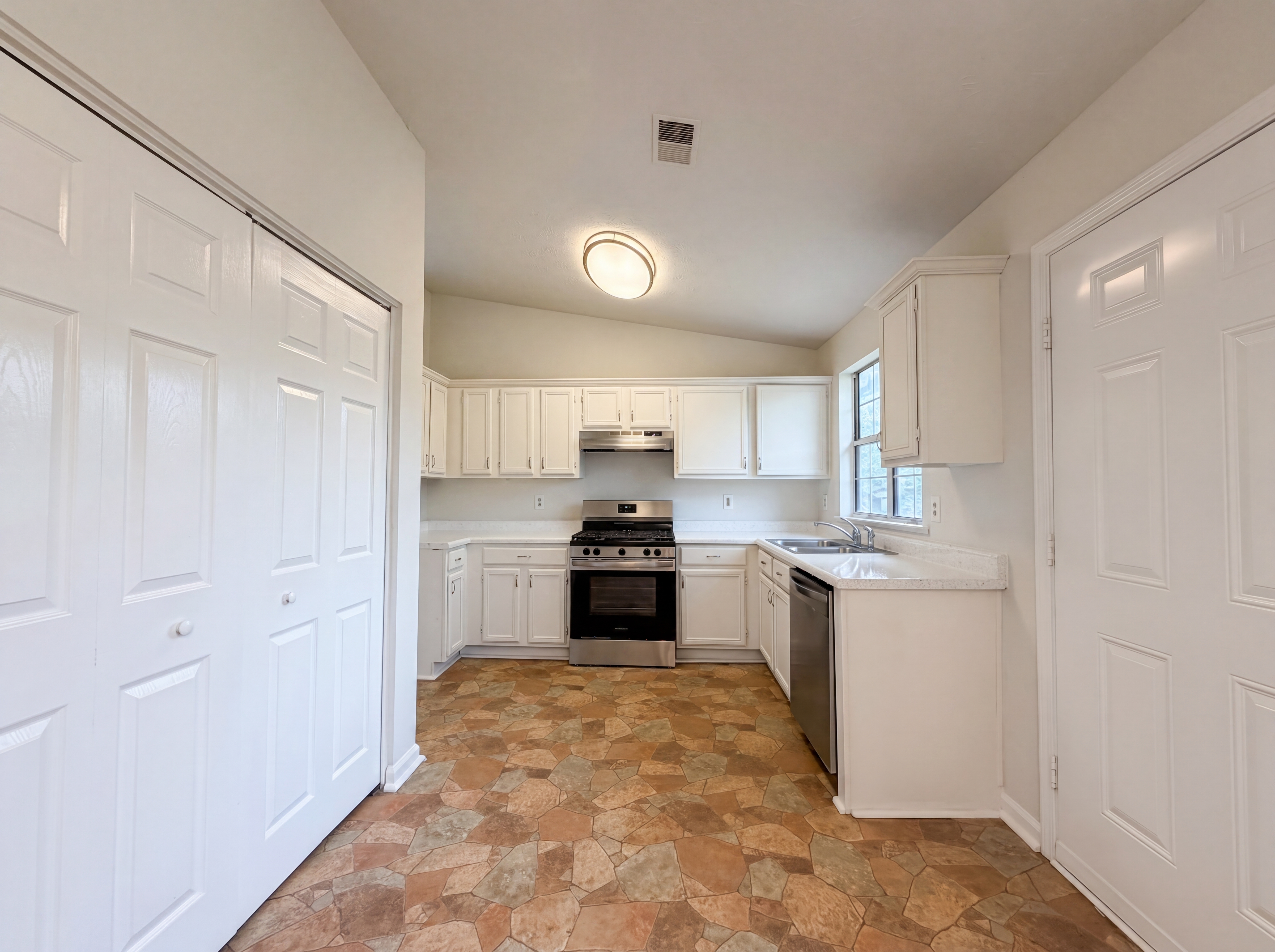 Photo 11 of 17 of 3719 Sandy Shoals Ln, Decatur, GA