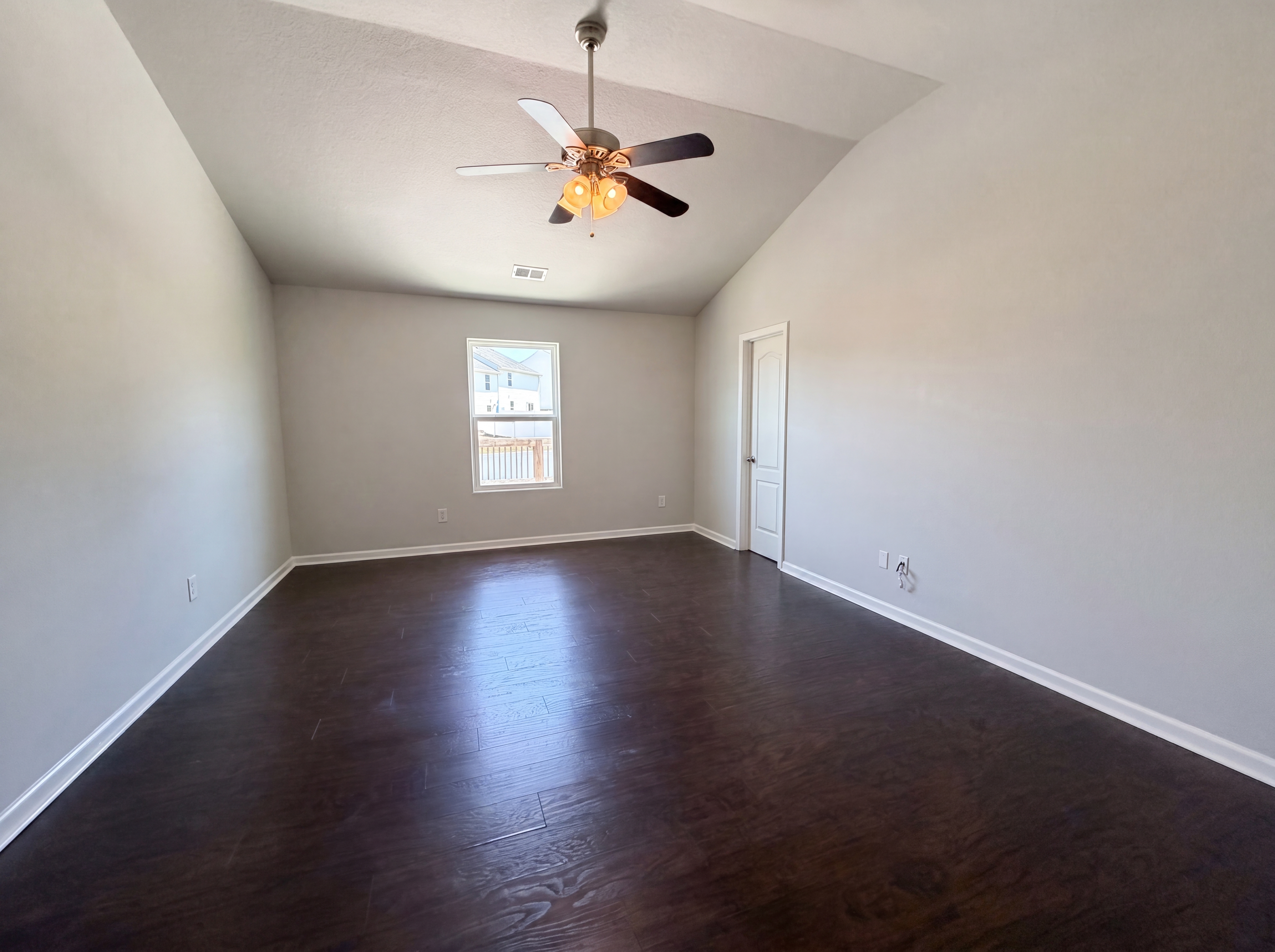 Photo 4 of 17 of 4034 Rosfield Dr, Charlotte, NC
