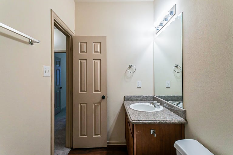 Photo 20 of 21 - 6321 Benavides Dr, Dallas, TX 75217