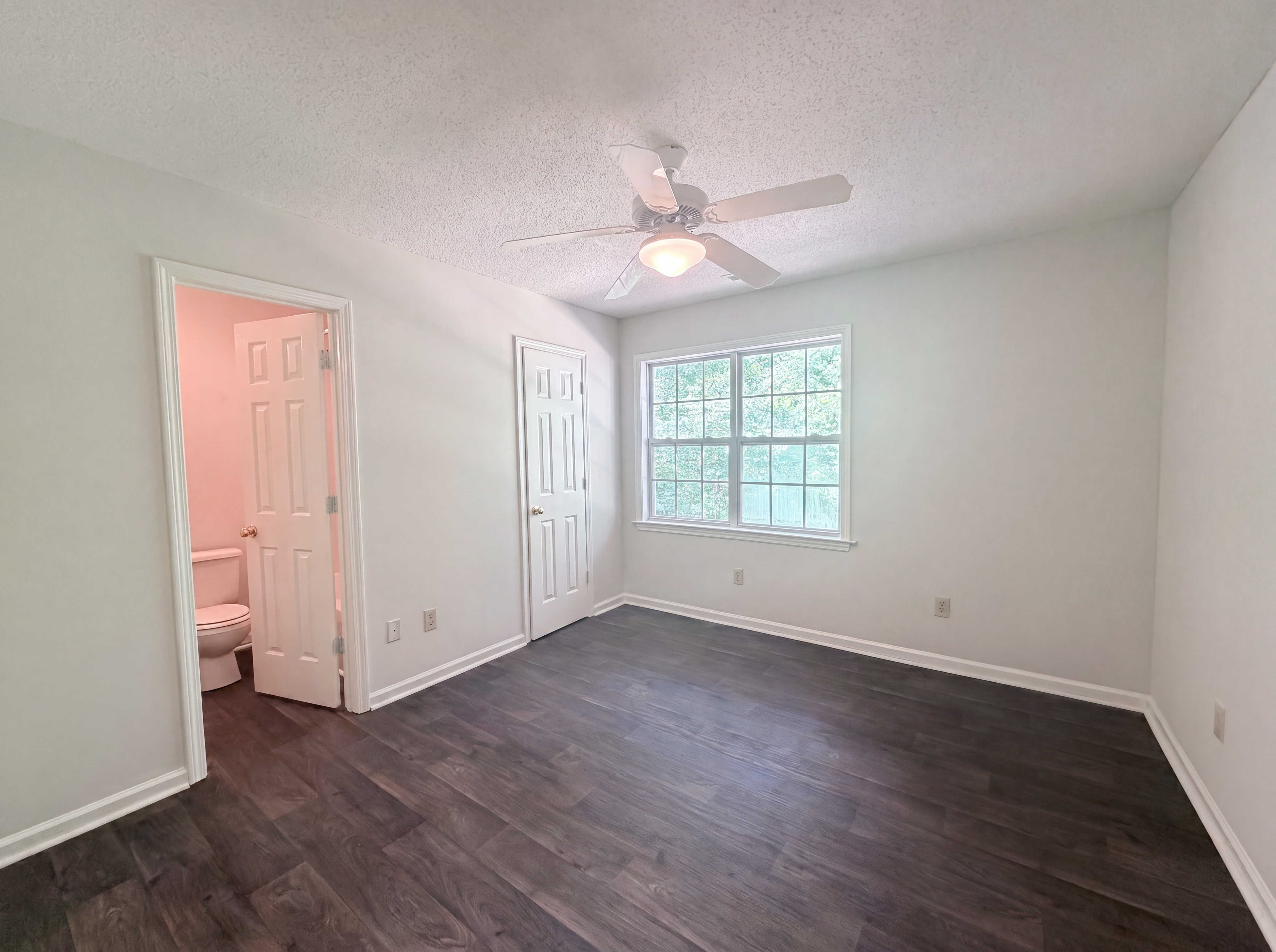 Photo 10 of 17 of 221 Grandview Dr, Statesville, NC