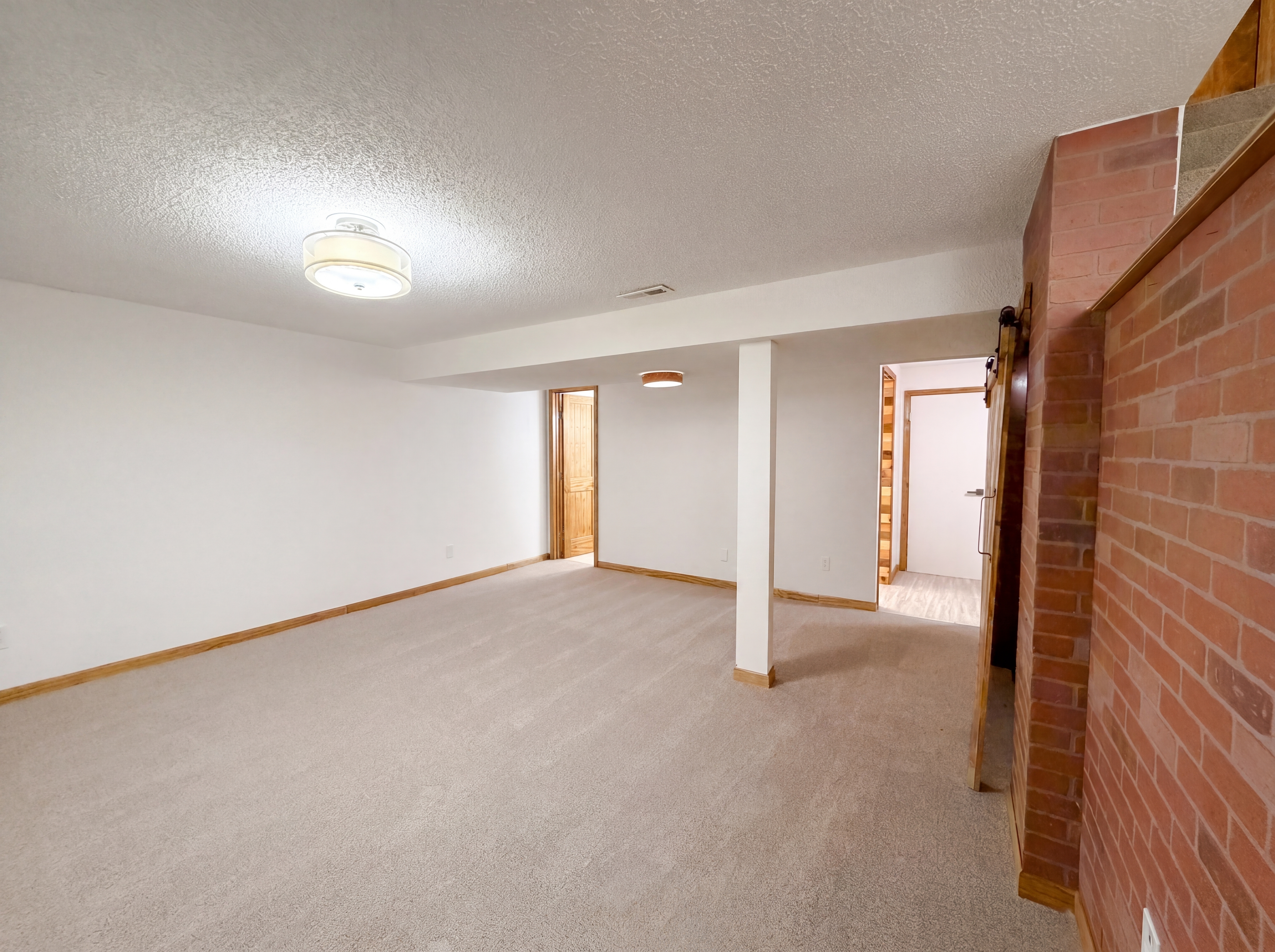 Photo 12 of 19 of 2808 NE 39th St, Kansas City, MO