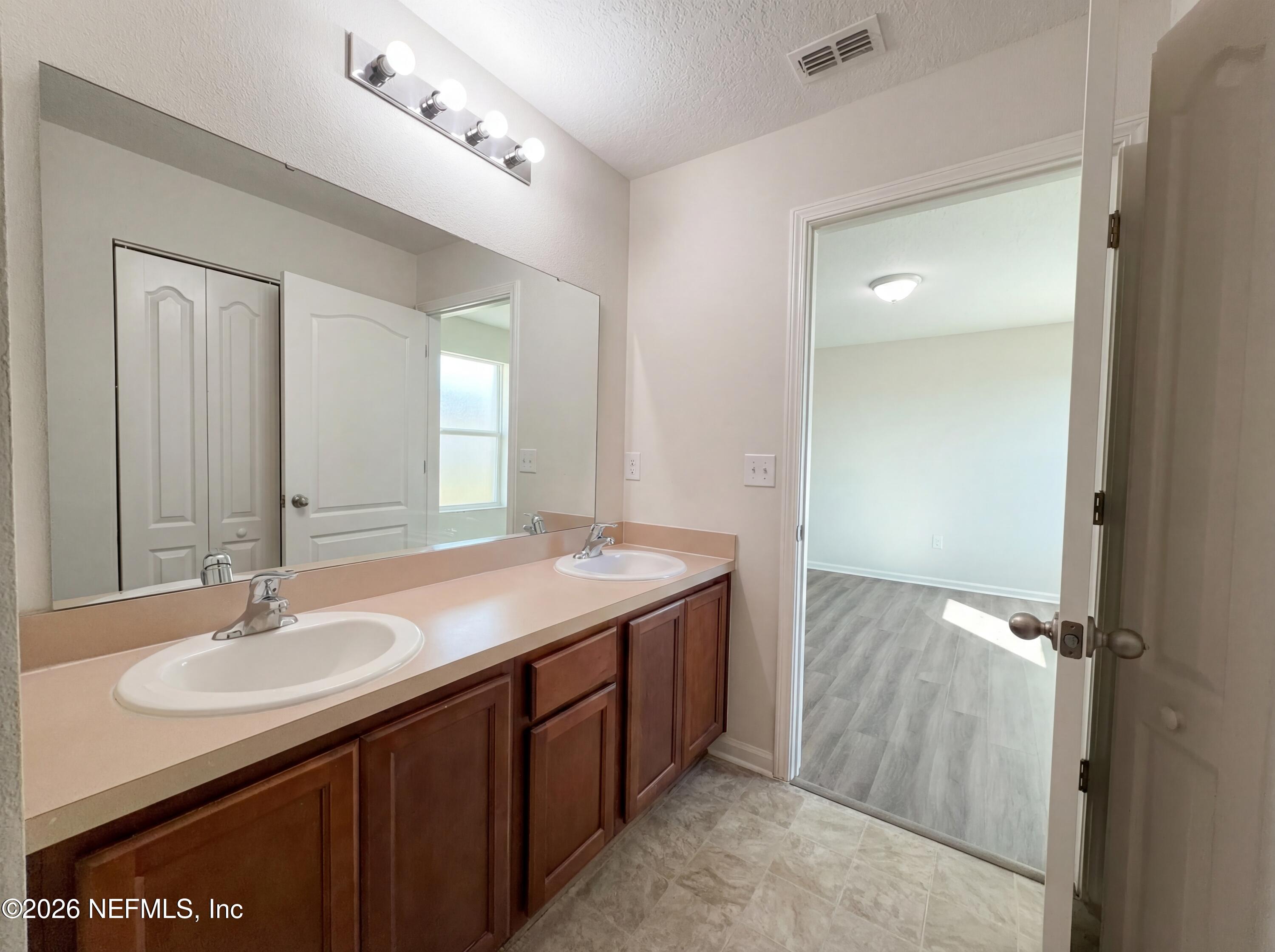 Photo 14 of 21 of 8592 Dylan Michael Dr, Jacksonville, FL