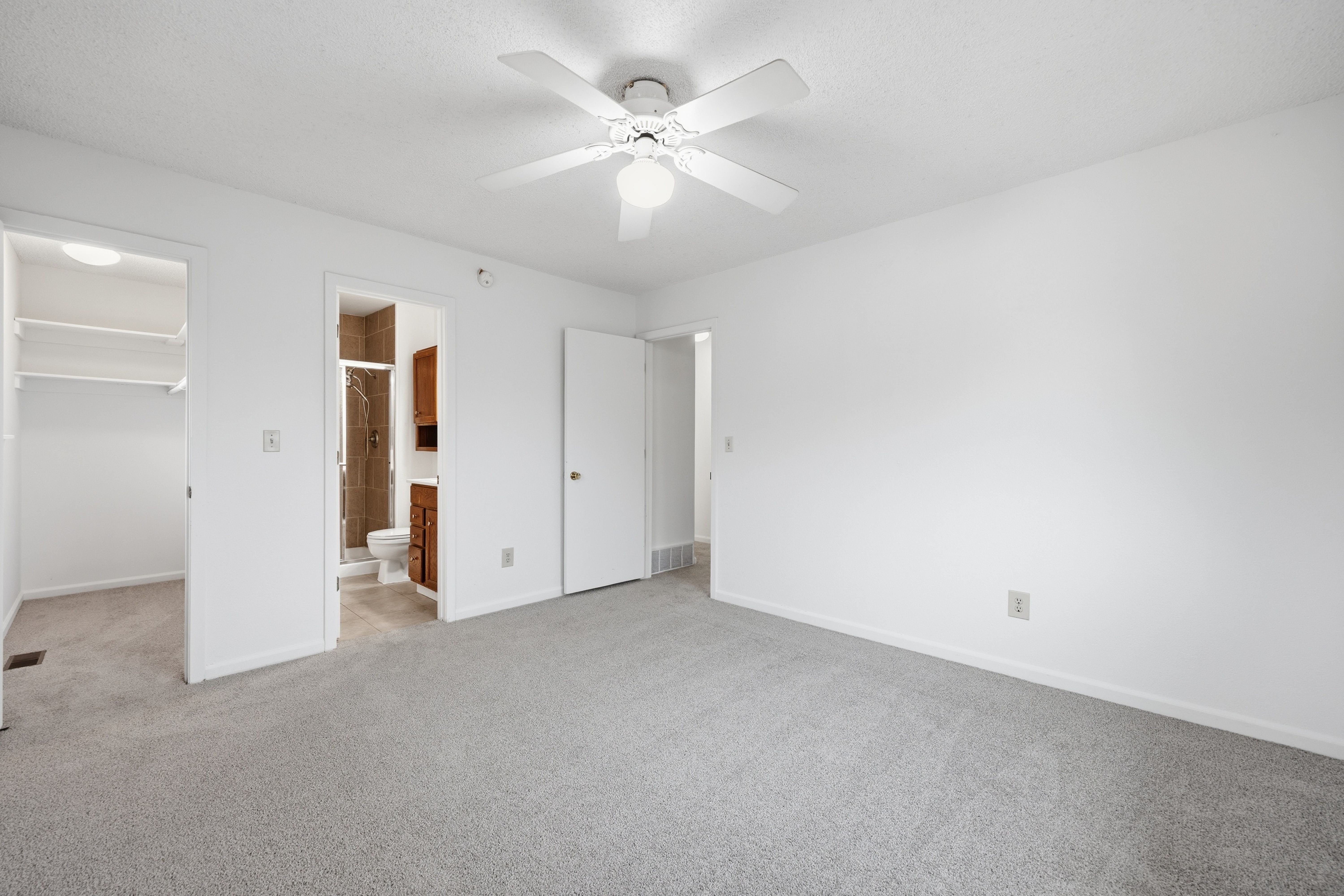 Photo 30 of 51 of 912 Amsterdam Dr, Colorado Springs, CO