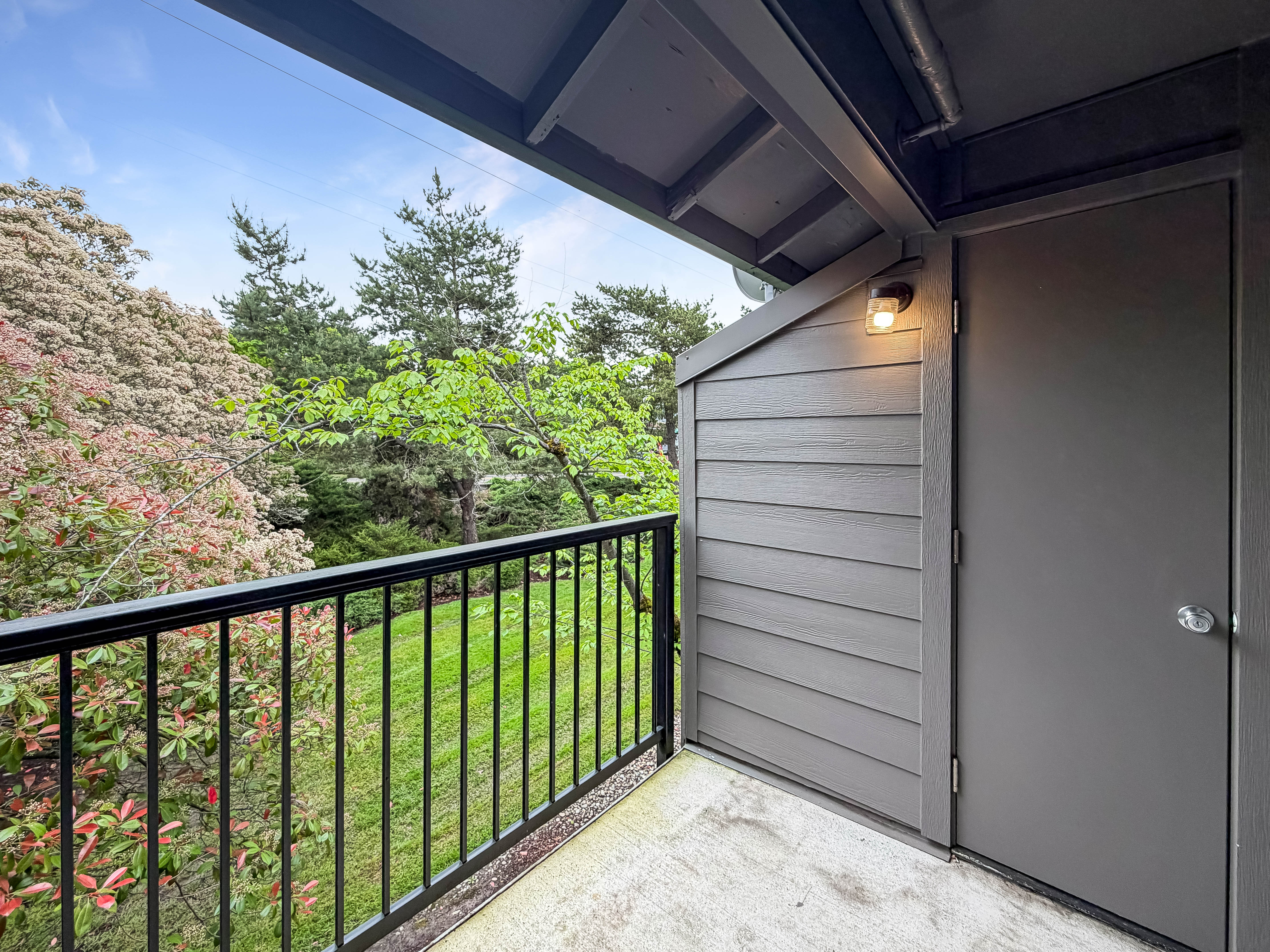 Photo 5 of 15 of 12642 NW Barnes Rd, Portland, OR