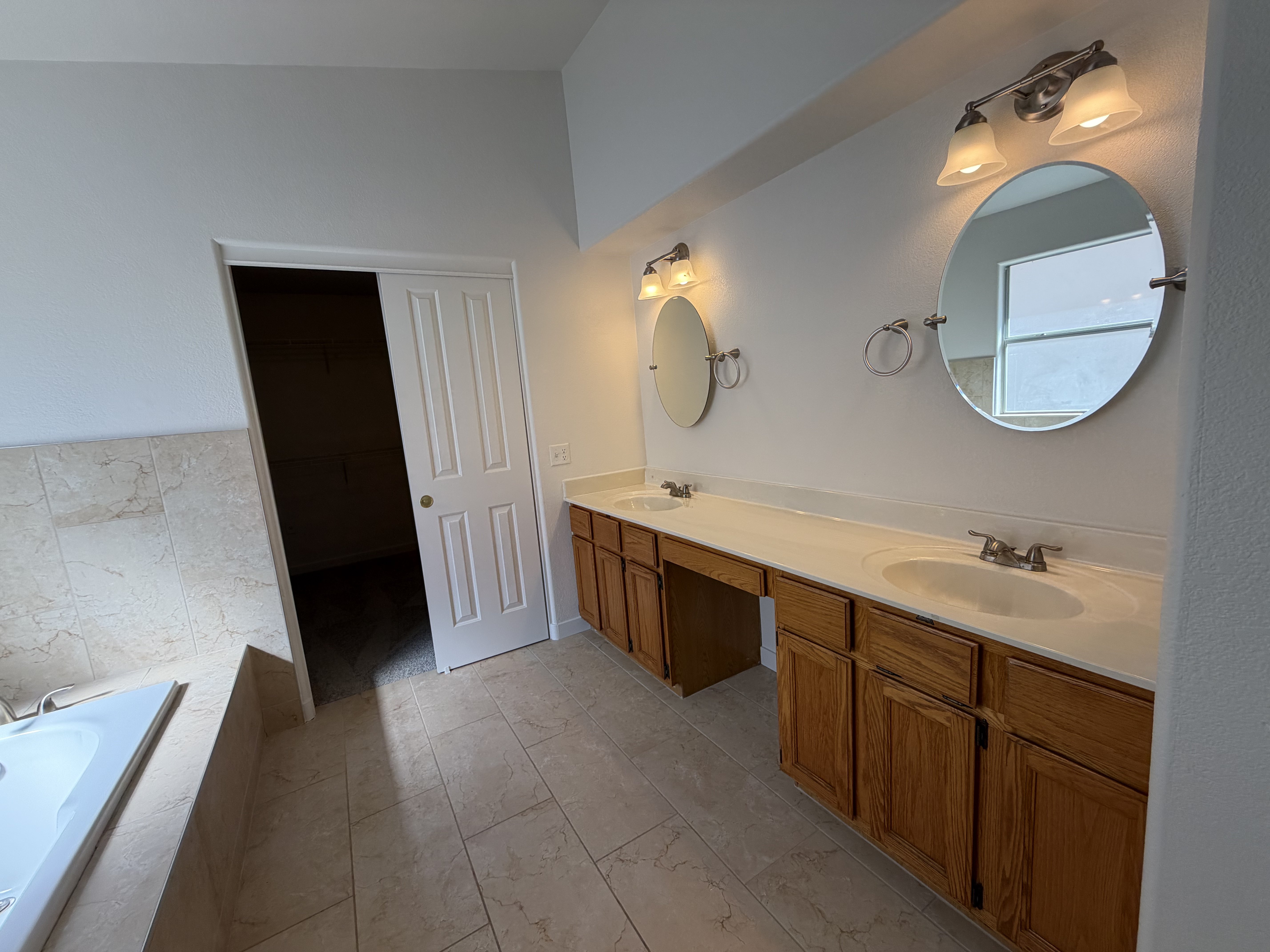 Photo 28 of 41 of 1917 Altivo Dr, Henderson, NV