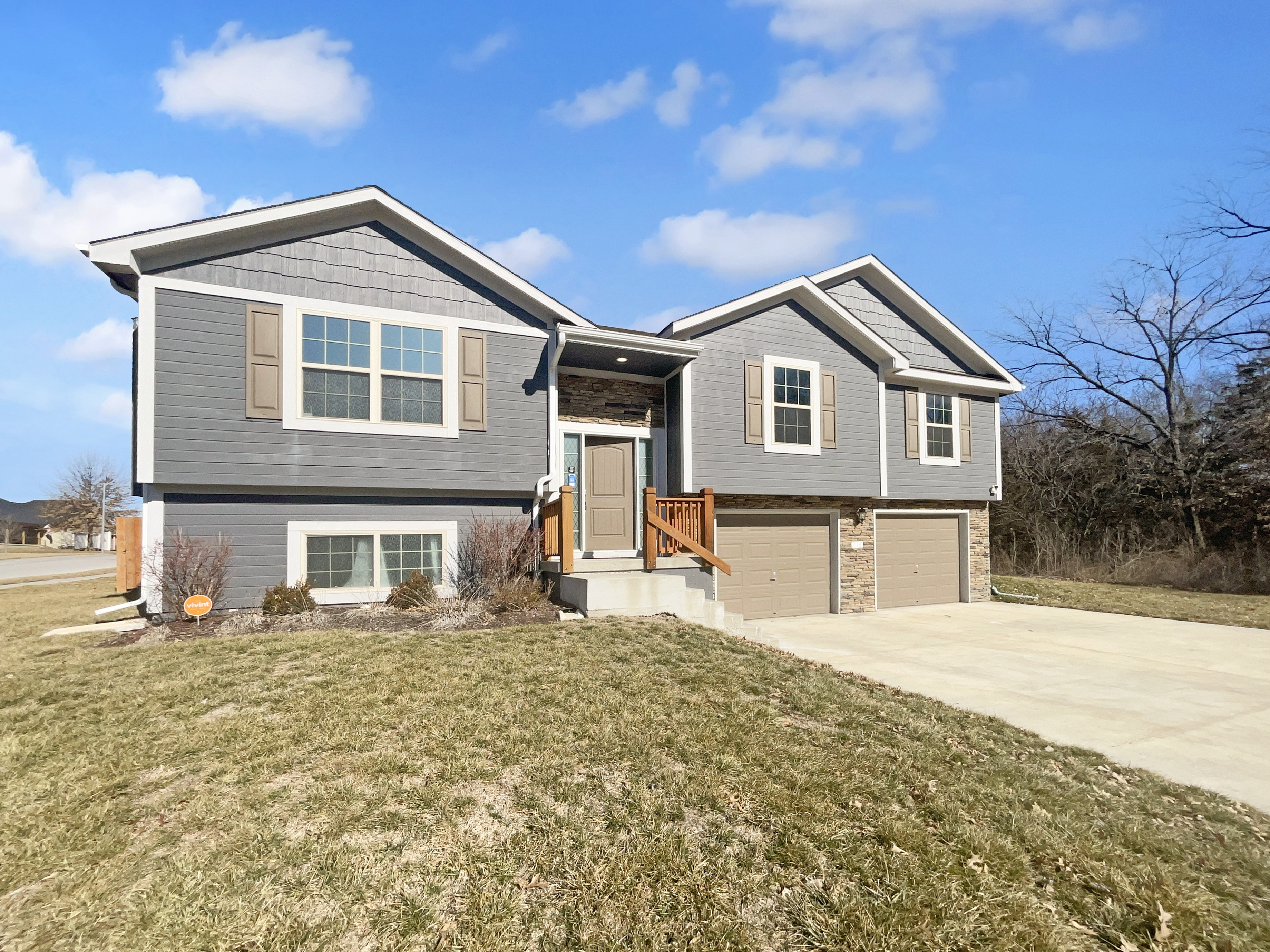 Photo 7 of 17 of 216 NE Greystone Way, Grain Valley, MO
