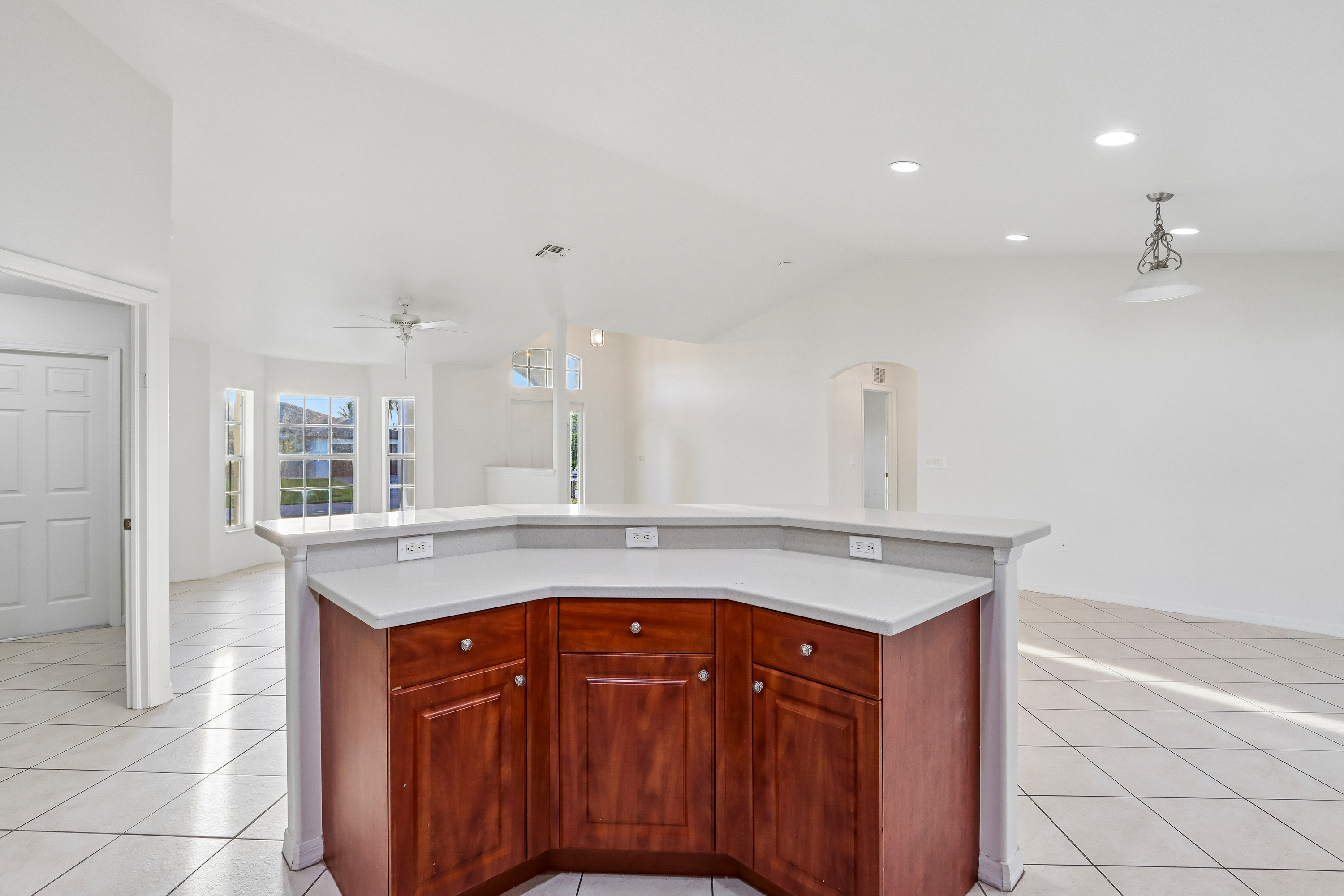 Photo 6 of 18 of 1136 SW 18th Ct, Cape Coral, FL