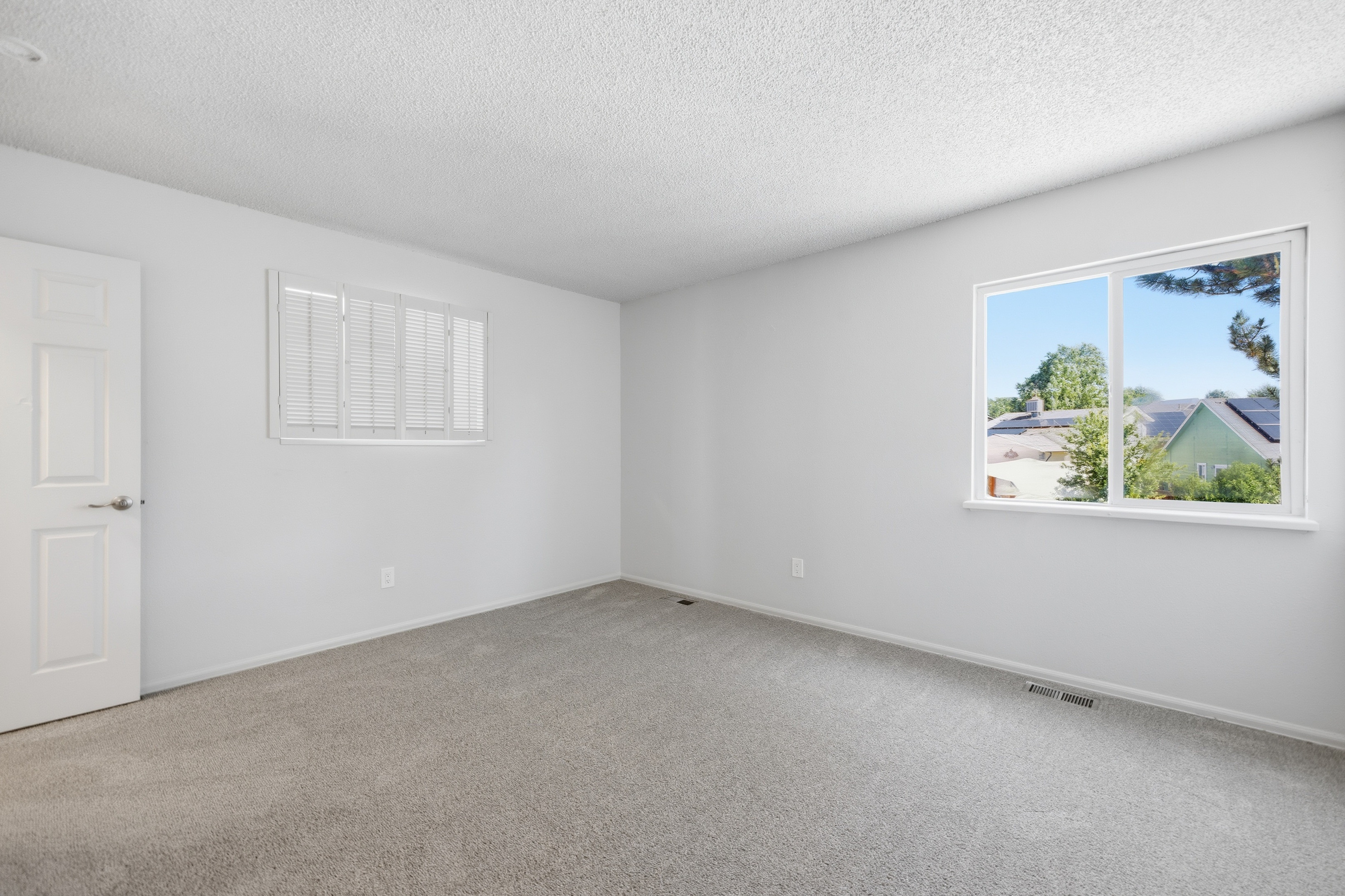 Photo 12 of 39 of 4571 Sunnyhill Dr, Colorado Springs, CO