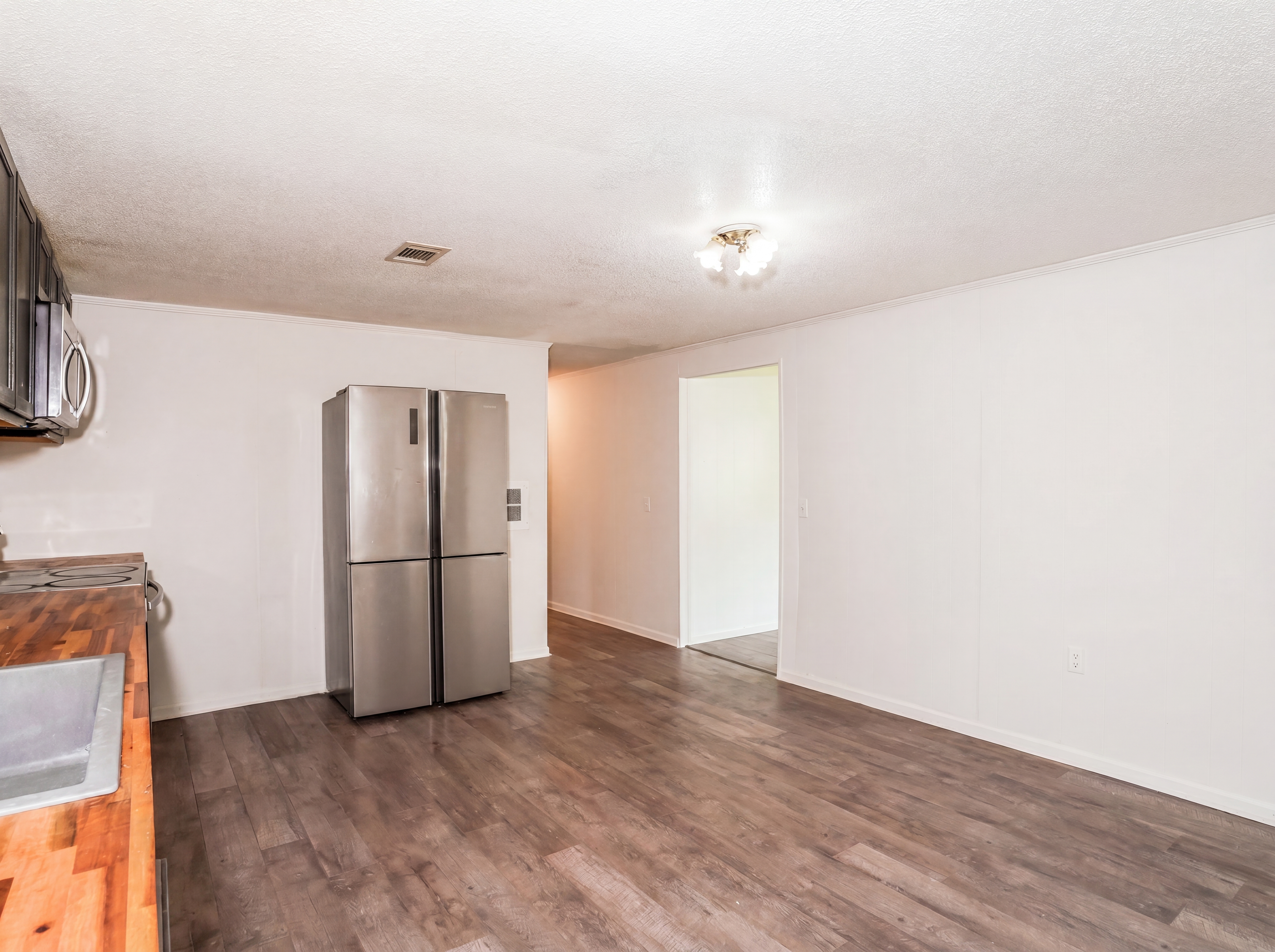 Photo 6 of 41 of 733 Sutton St, Jesup, GA